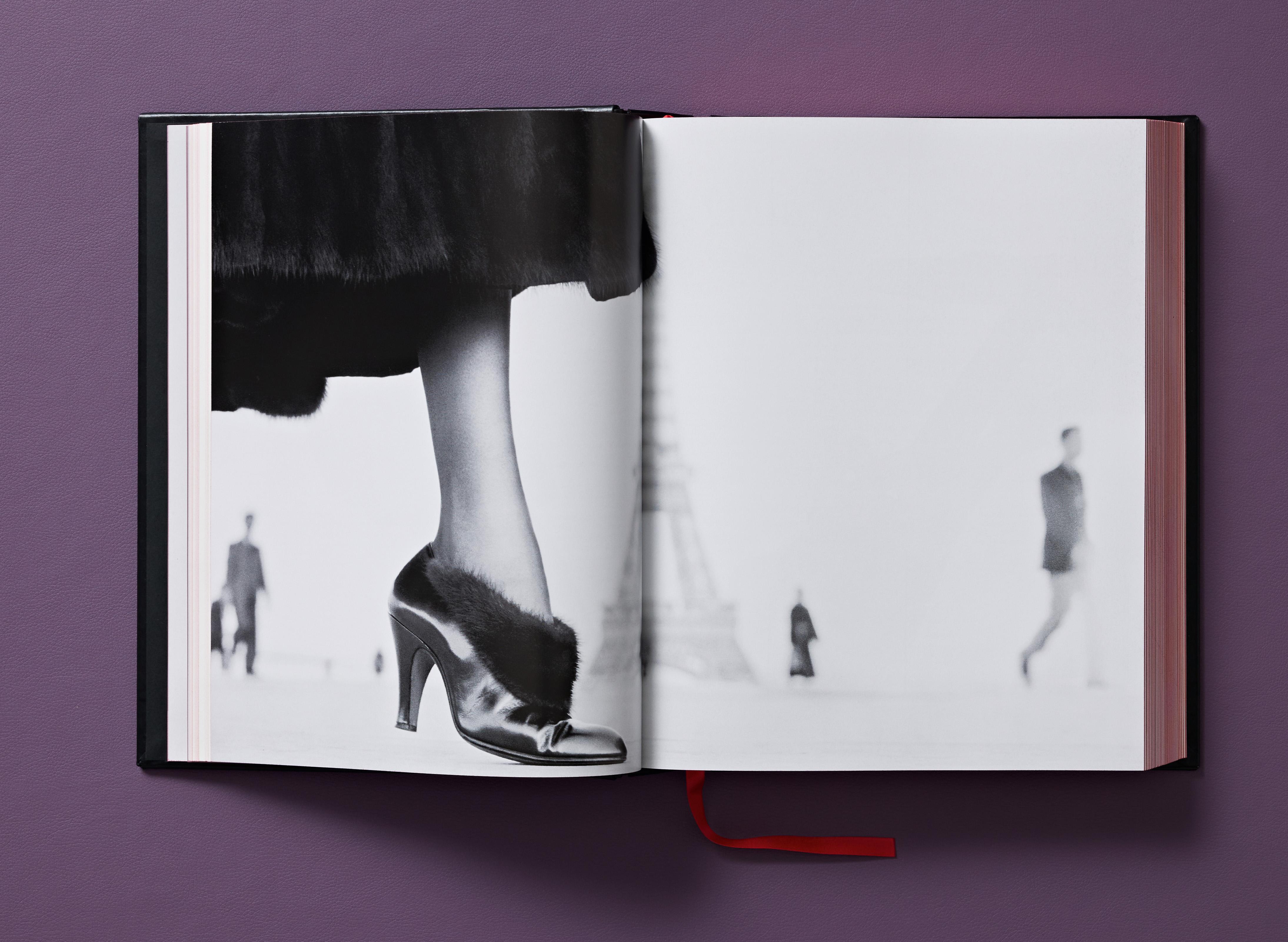 Limitierte Auflage des Buches Schuhe A-Z. FIT. Mit 3 gestempelten Manolo Blahnik-Kunstdrucken (21. Jahrhundert und zeitgenössisch) im Angebot