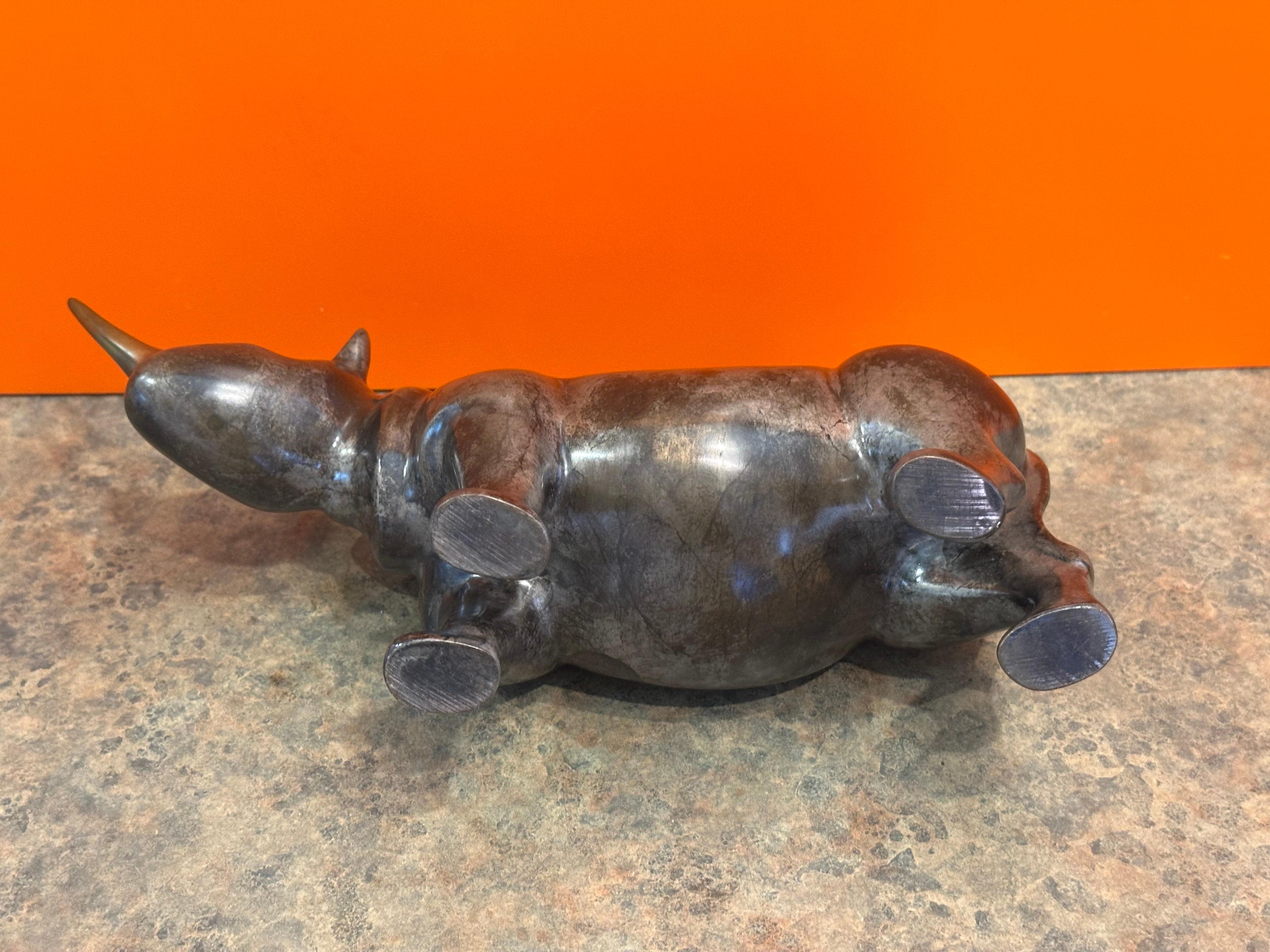 Limited Edition Bronze Rhinoceros Sculpture by Loet Vanderveen en vente 8