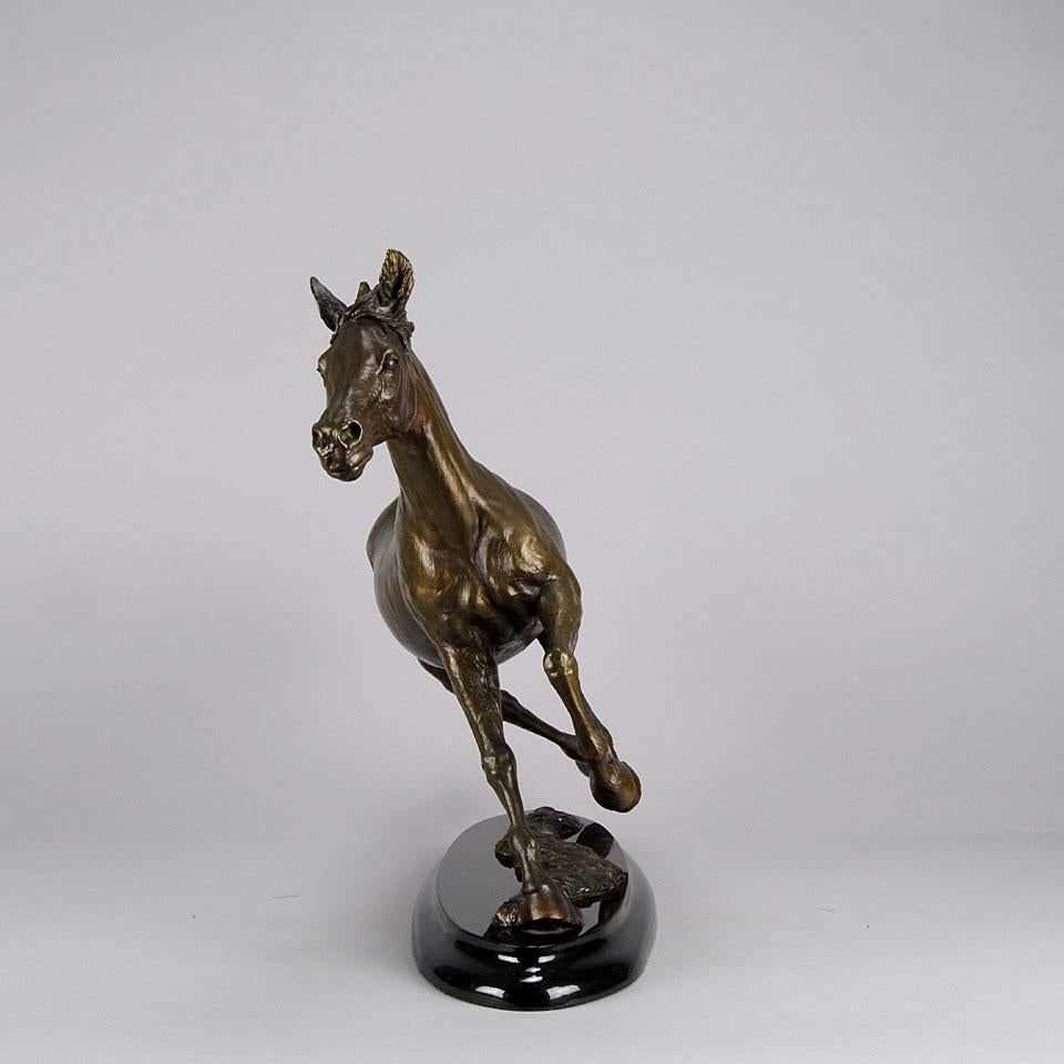 Sculpture en bronze en édition limitée intitulée « Turning Arab » de Steve Winterburn en vente 2