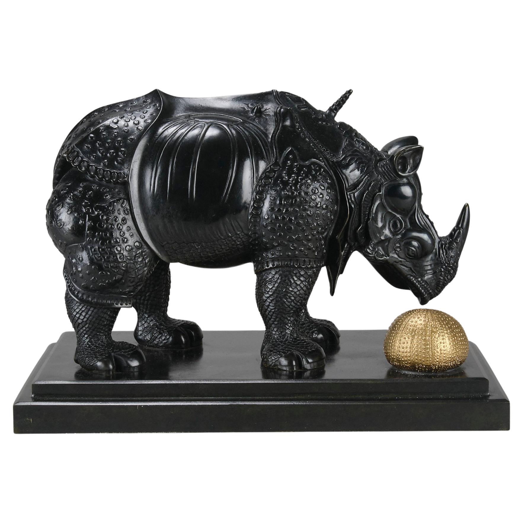 Limitierte Auflage der Bronzestudie "Rhinozeros in Spitze" von Salvador Dali im Angebot
