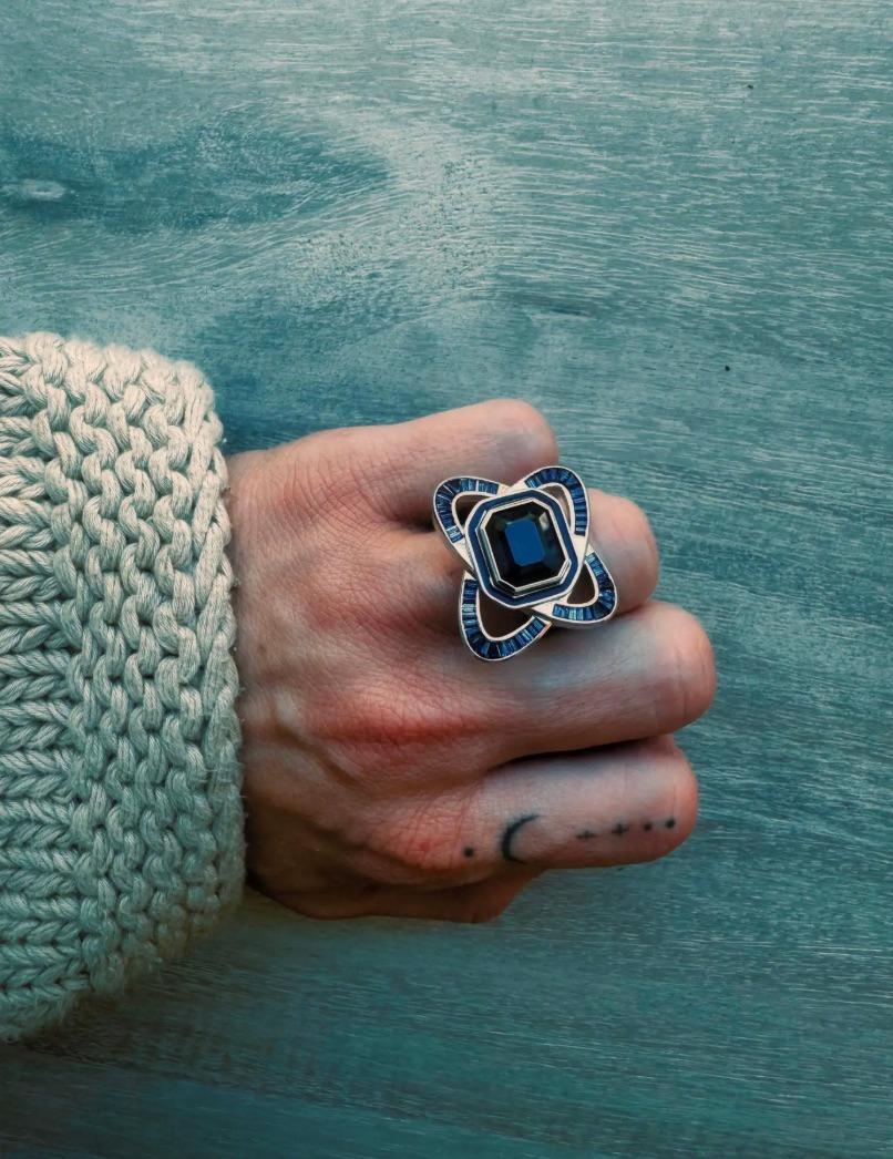 Art Déco Anello da cocktail con spinello da 7 carati e zaffiro da 1,12 carati certificato in edizione limitata in vendita