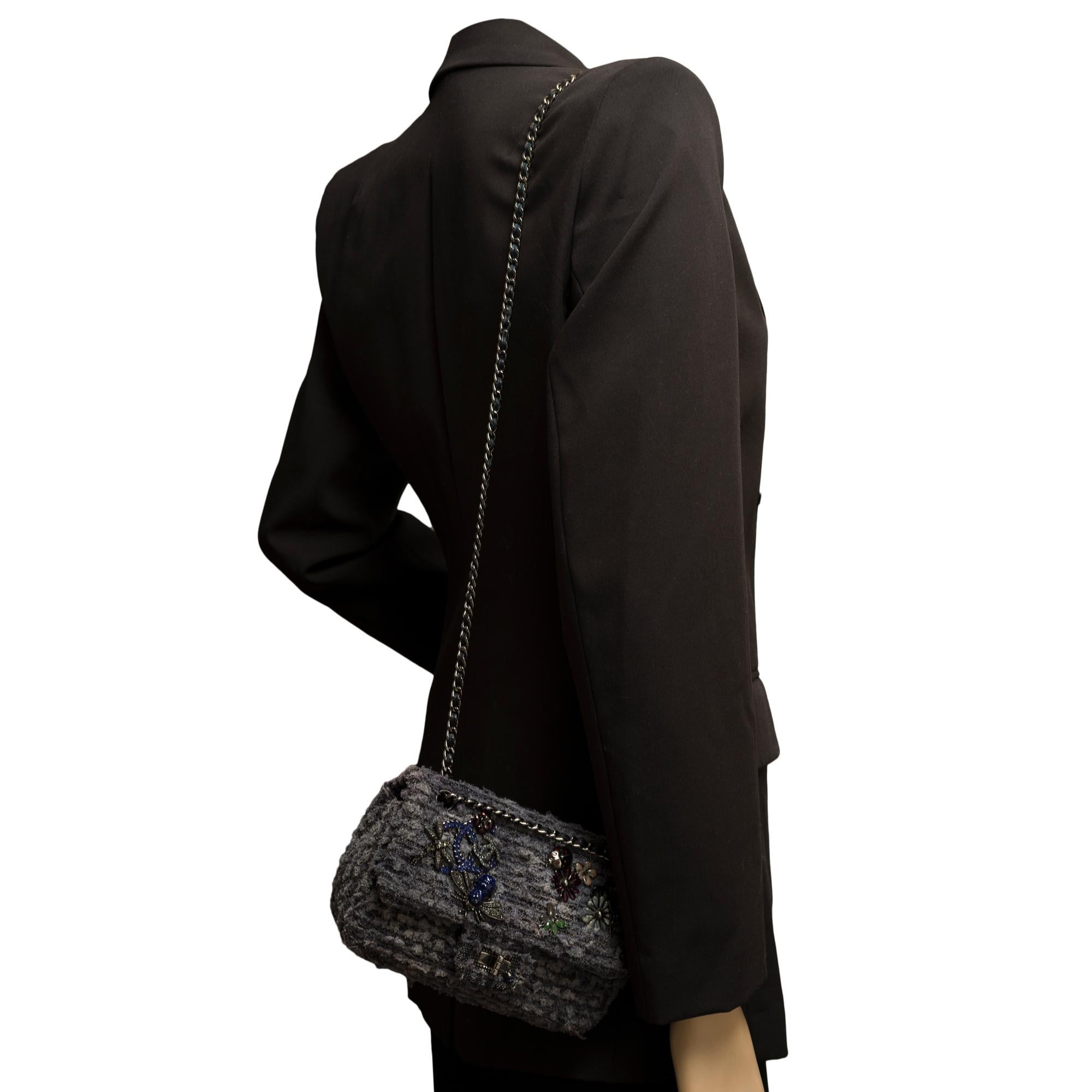 Limited edition Chanel 2.55 Mini flap shoulder bag in grey&black Tweed,  SHW 8