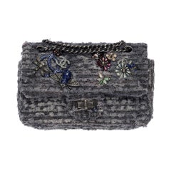 Chanel 2.55 Mini Umhängetasche mit Überschlag in grau-schwarzem Tweed in limitierter Auflage, SHW