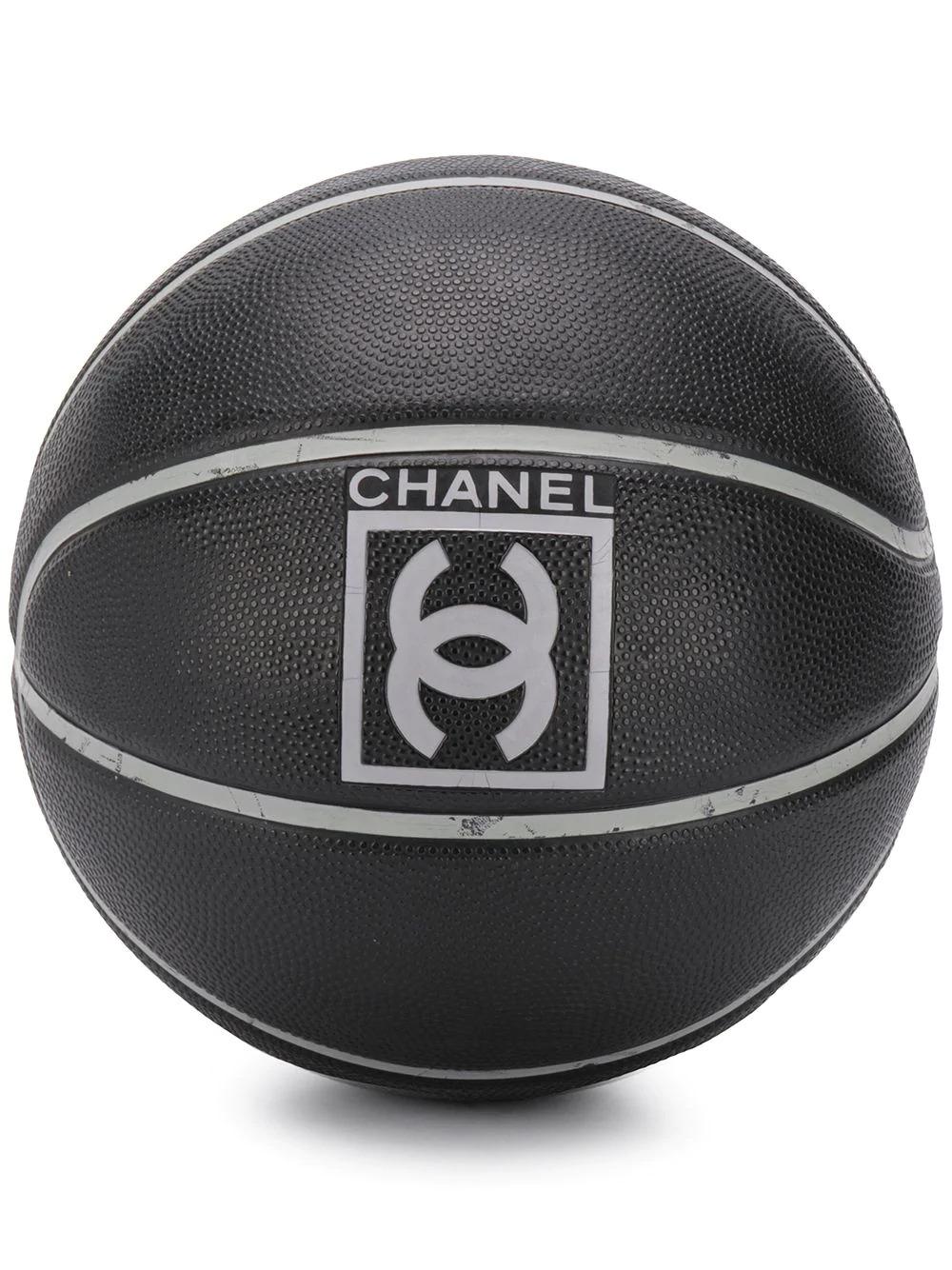As seen on Kylie Jenner, this unique Basketball was crafted in 2004 from charcoal black synthetic rubber. Showcasing the brand's iconic interlocking 'CC' logo with contrasting off-white detailing, this limited edition pre-owned ball from Chanel is a