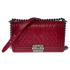 Limited Edition Chanel Boy Old medium shoulder bag in red embossed leather, SHW