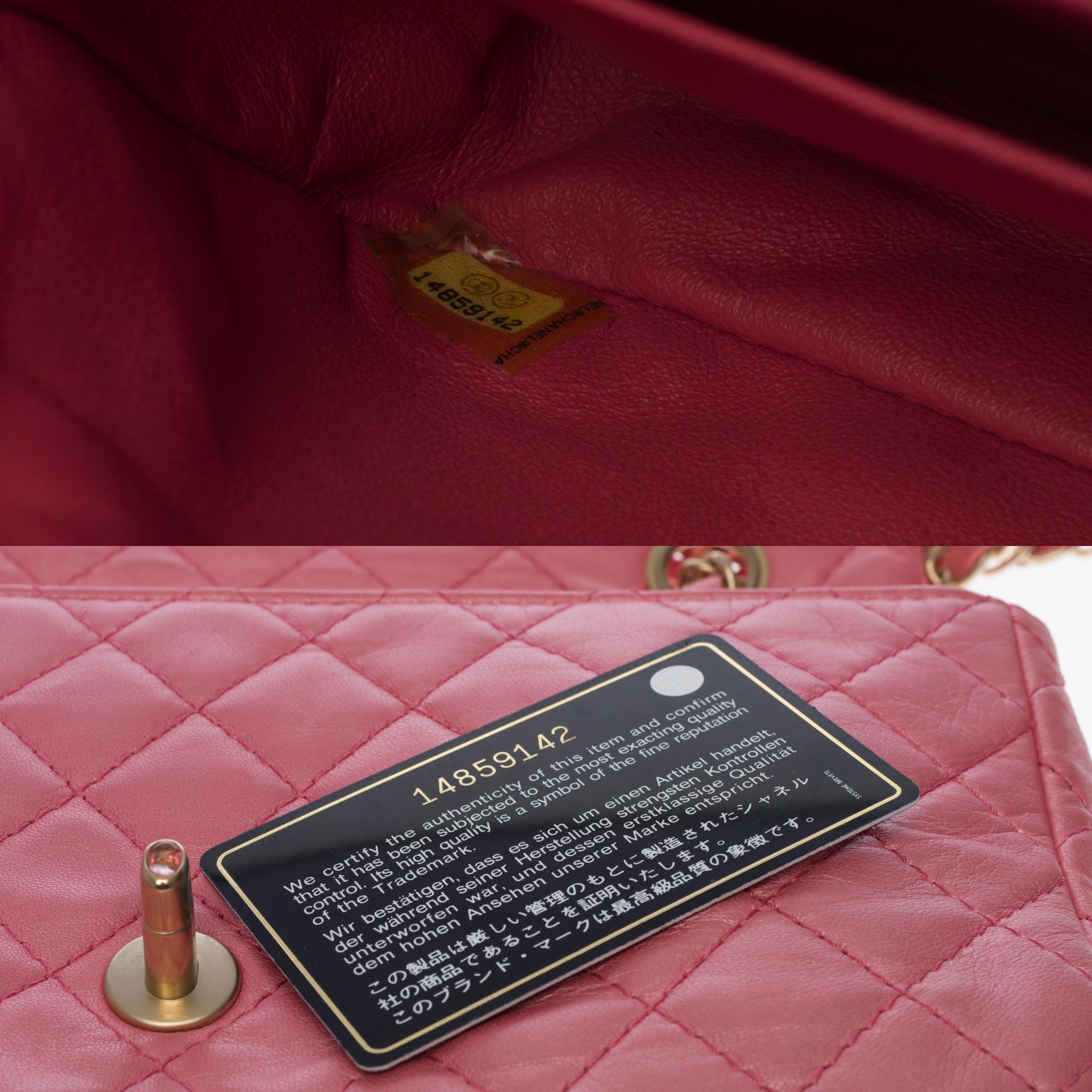 Limited edition Chanel Classic shoulder bag in metallic Pink quilted leather, GHW In Excellent Condition In Paris, IDF