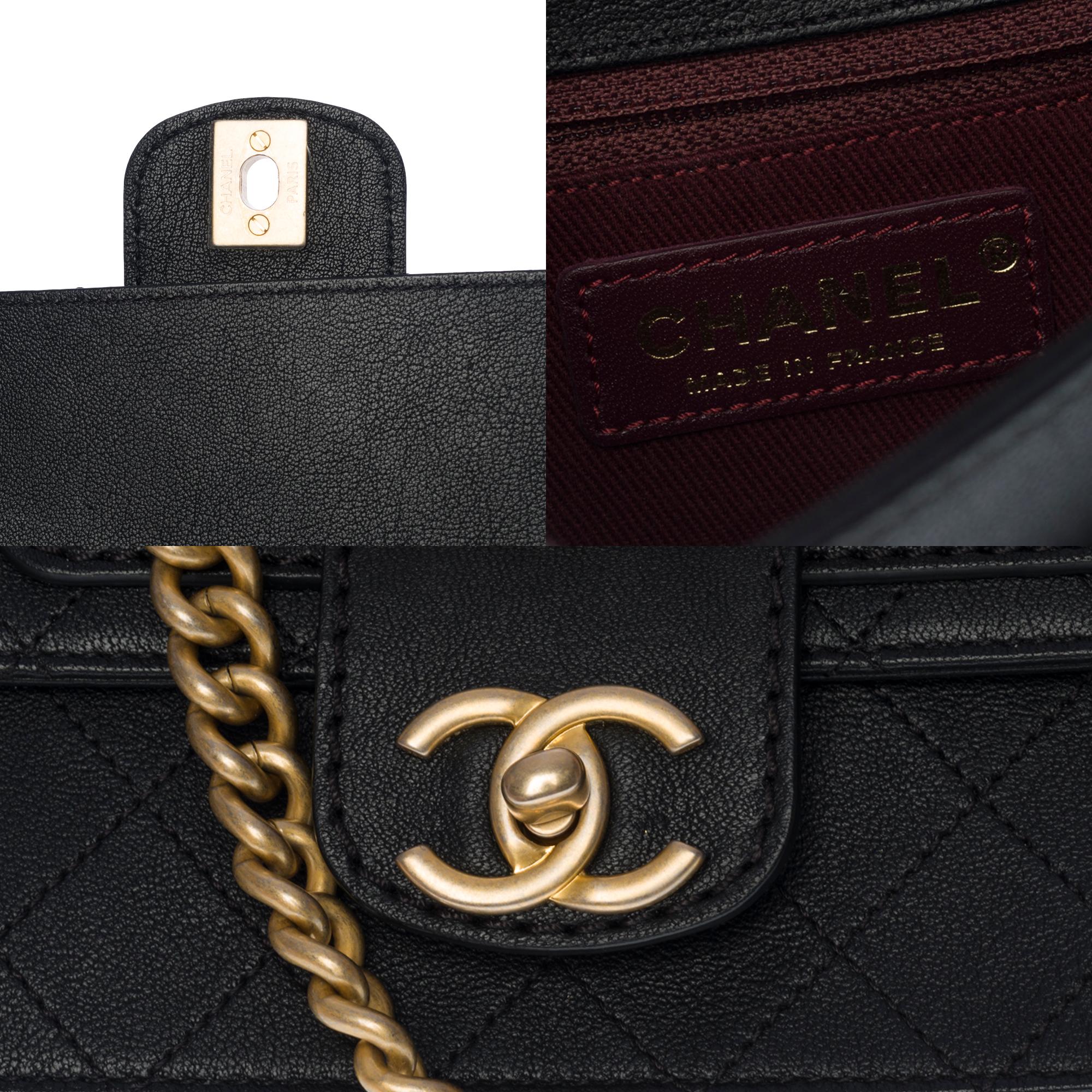 Limited Edition Chanel Classic shoulder flap bag in black calf leather, GHW 1