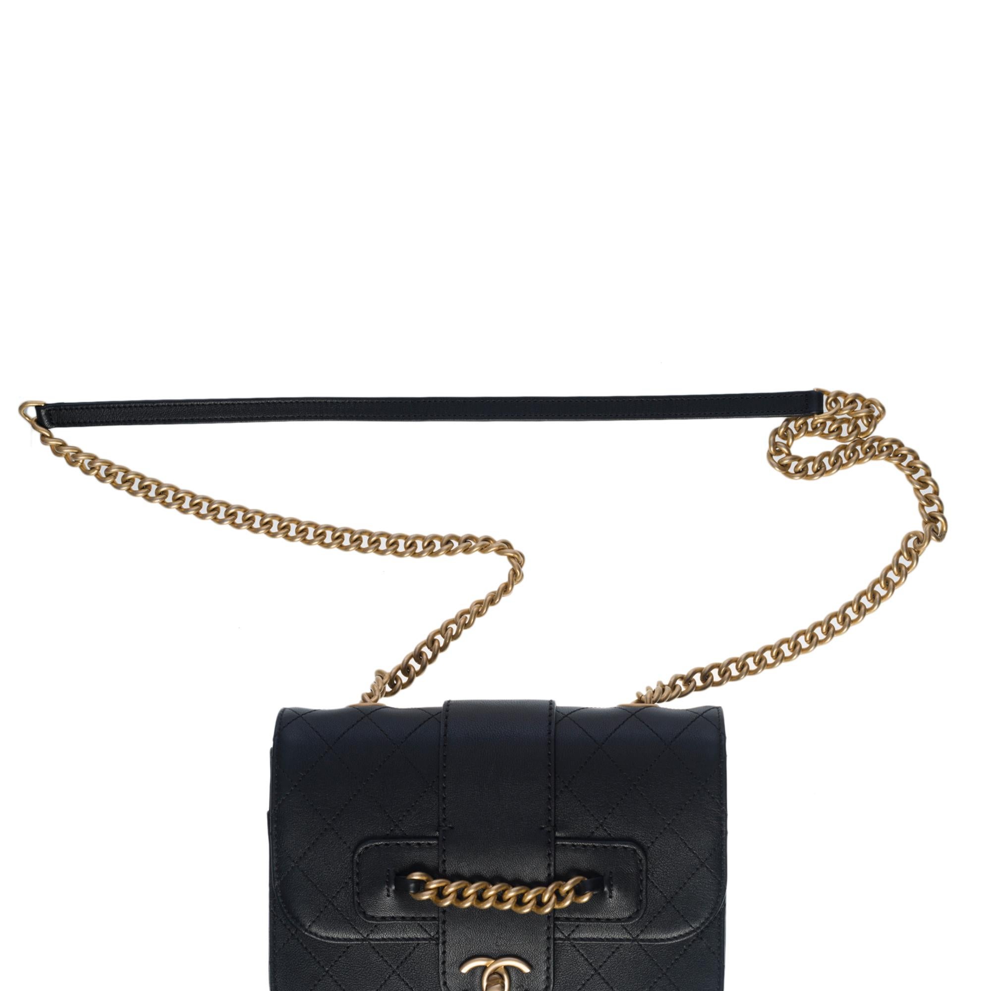 Limited Edition Chanel Classic shoulder flap bag in black calf leather, GHW 3