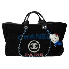 Limited edition Chanel Deauville GM Tote bag in black lambswool and leather, PHW