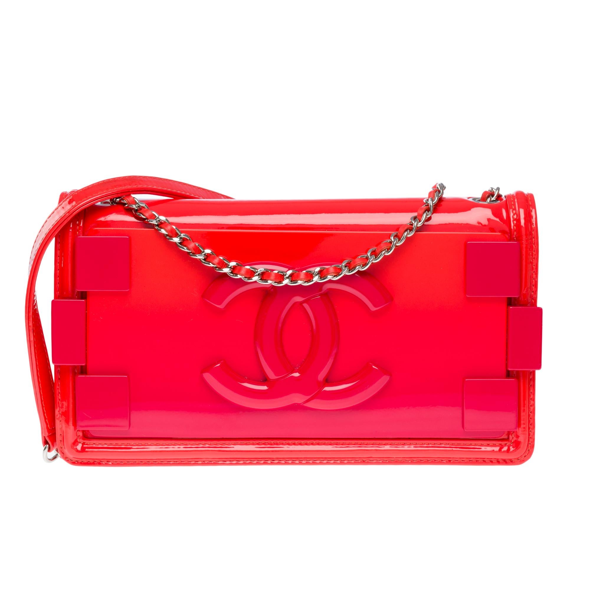 Exceptional​ ​&​ ​Rare​ ​lego​ ​brick​ ​horizontal​ ​limited​ ​edition​ ​Chanel​ ​shoulder​ ​bag​ ​in​ ​quilted​ ​coral​ ​patent​ ​leather​ ​with​ ​red​ ​plexiglas​ ​plates​ ​on​ ​the​ ​front,​ ​shoulder​ ​strap​ ​in​ ​silver​ ​metal​ ​interlaced​