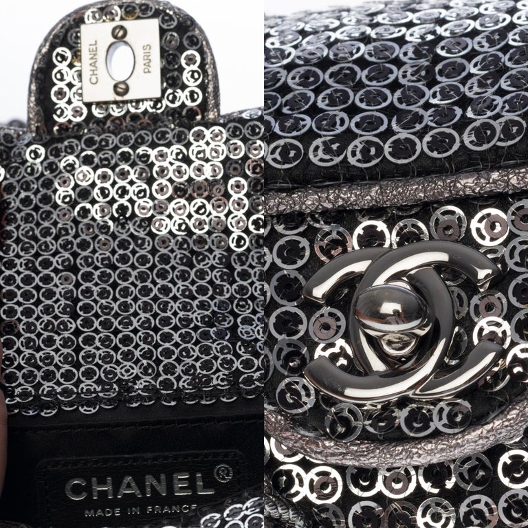 Women's Limited Edition Chanel Mini Flap bag shoulder bag in micro silver sequins, SHW For Sale