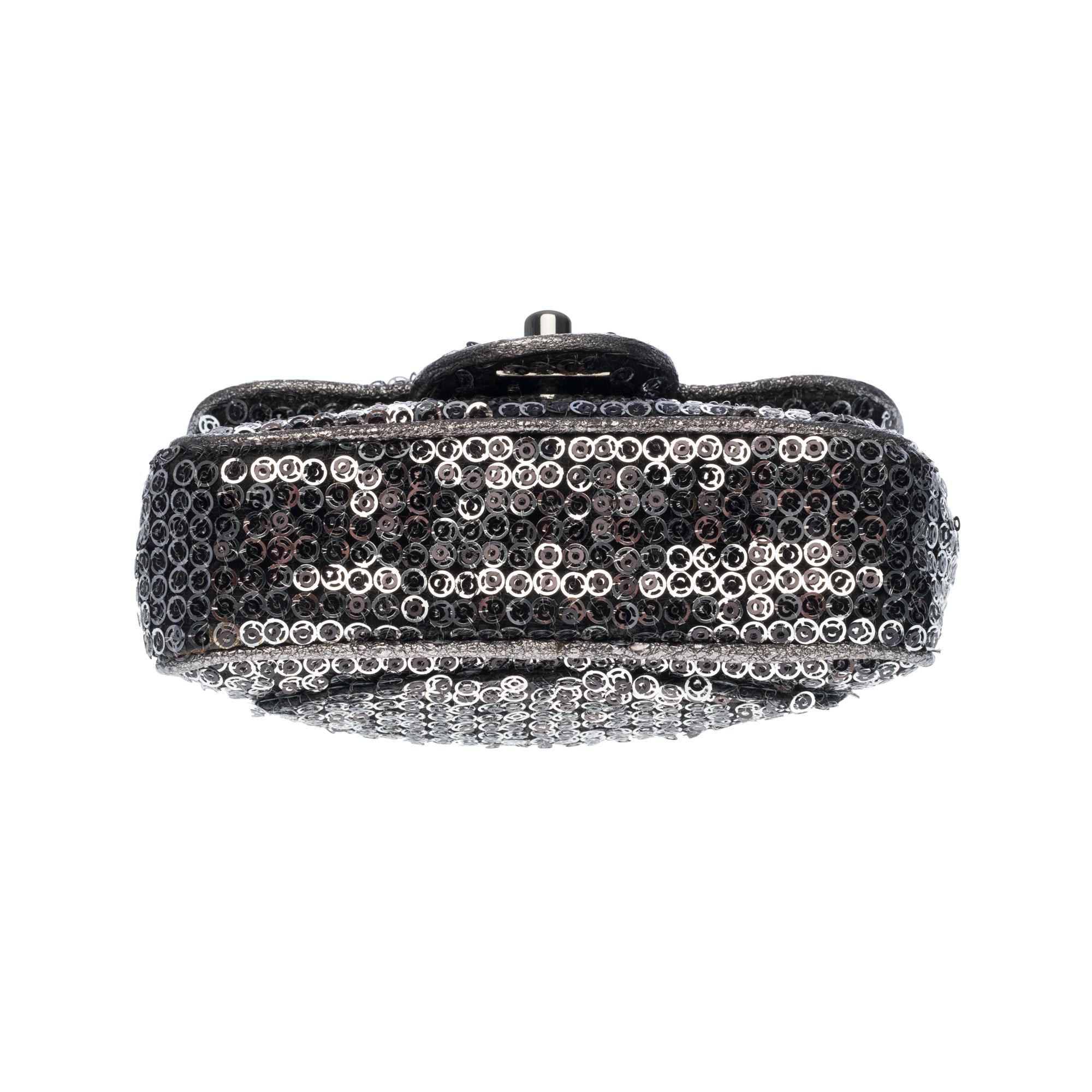 Limited Edition Chanel Mini Flap bag shoulder bag in micro silver sequins, SHW 1