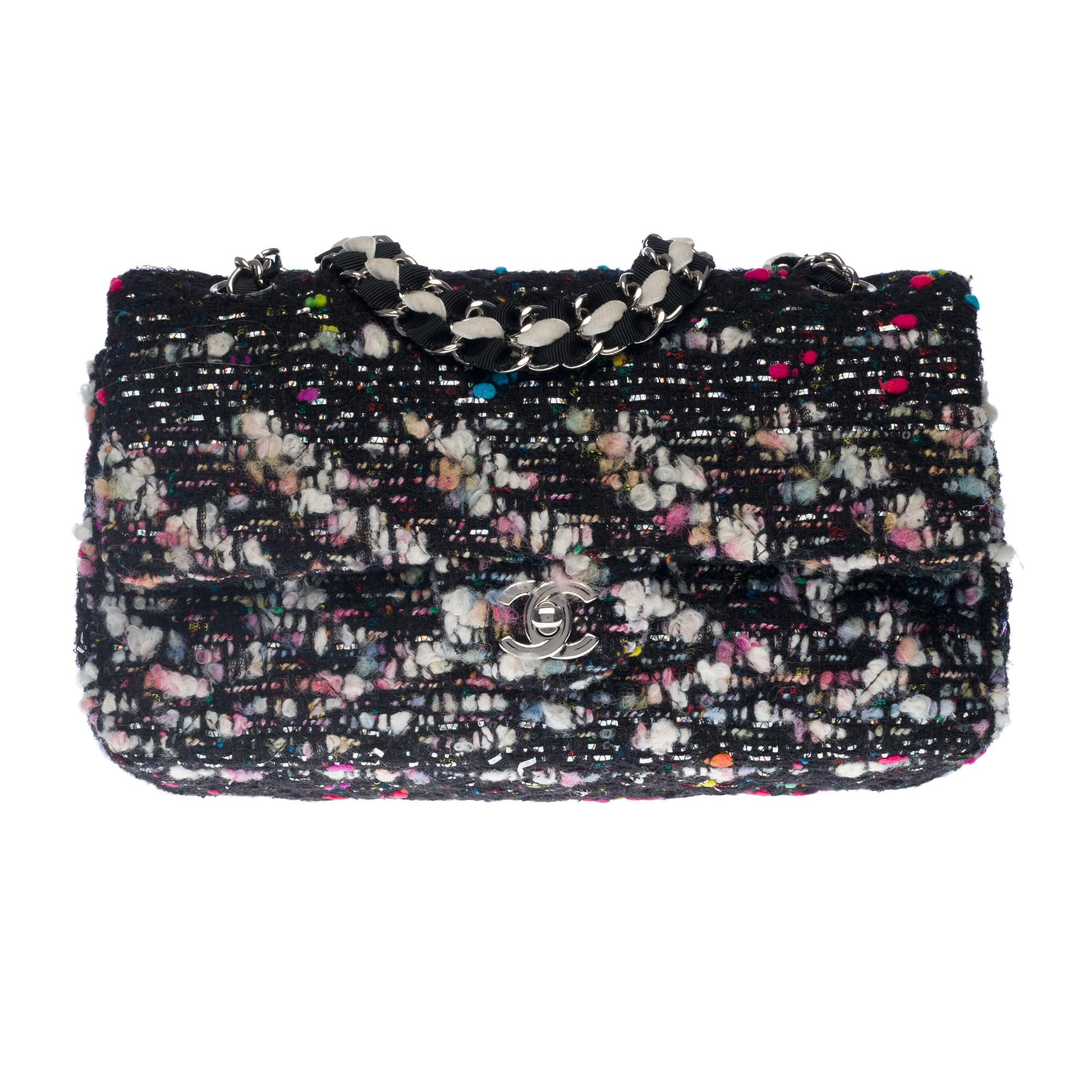 Rare and stunning Timeless Limited Edition Double Flap Bag in Black/Multicolor Quilted Tweed, silver metal hardware, silver metal handle intertwined with white and black ribbon allowing a hand or shoulder wear.
1 patch pocket on the back of the