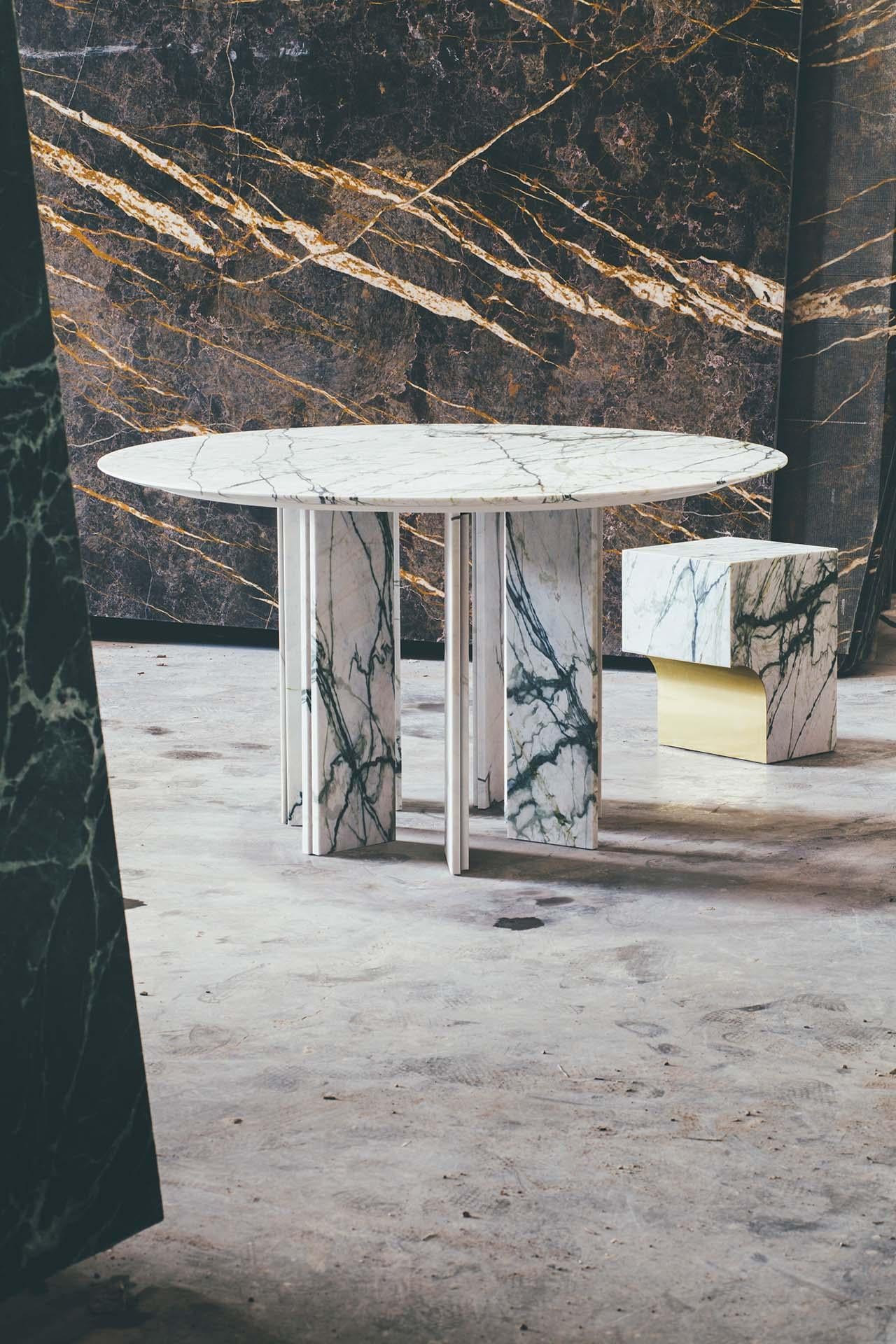 Limited edition contemporary stool or side table, marble & brass, Belgian design In New Condition For Sale In Antwerp, Antwerp