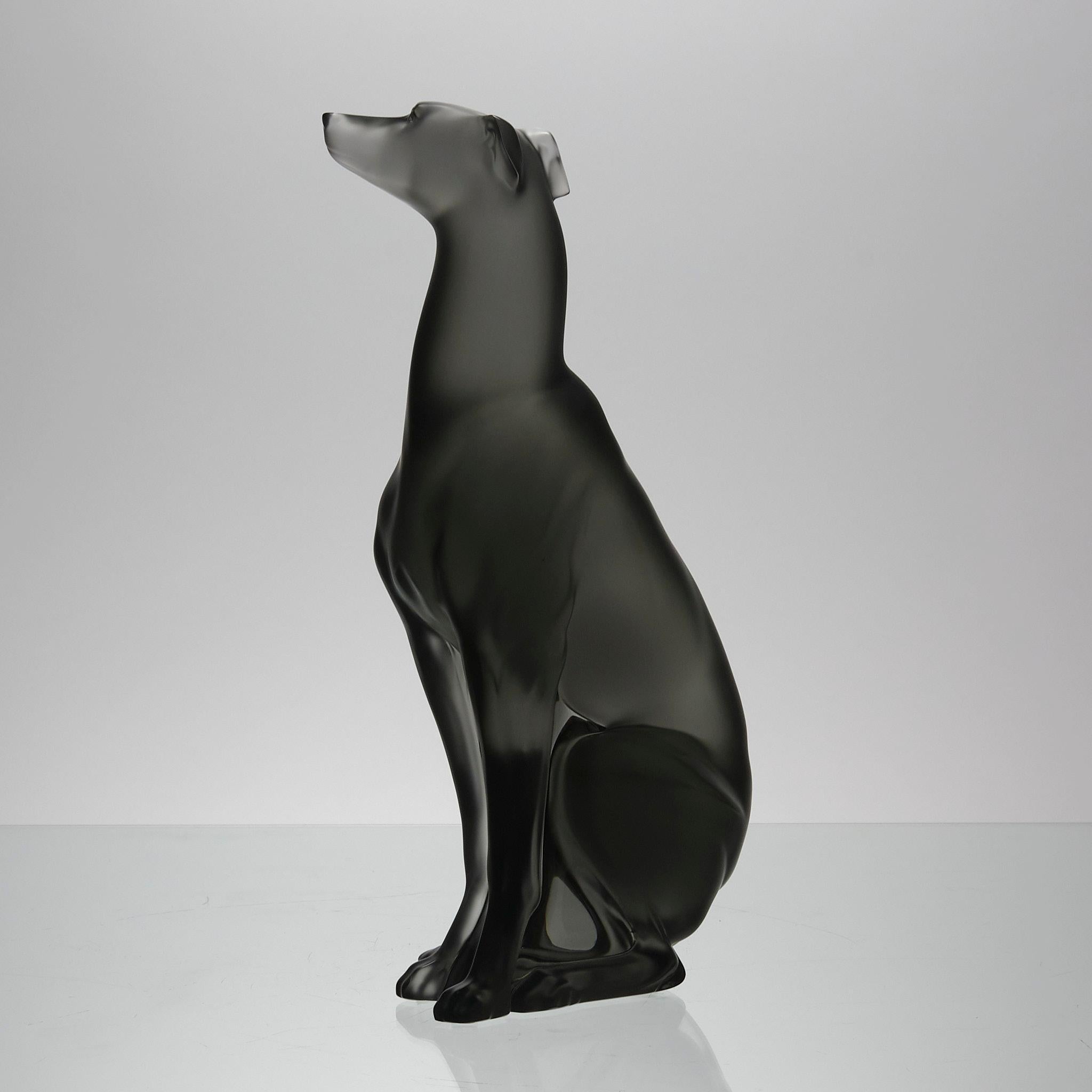 Sculpture en verre de lévrier en édition limitée « Greyhound » de Lalique Excellent état - En vente à London, GB