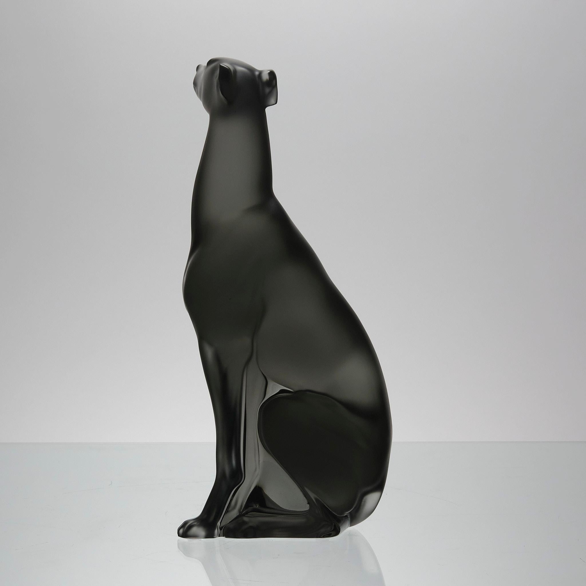 XXIe siècle et contemporain Sculpture en verre de lévrier en édition limitée « Greyhound » de Lalique en vente