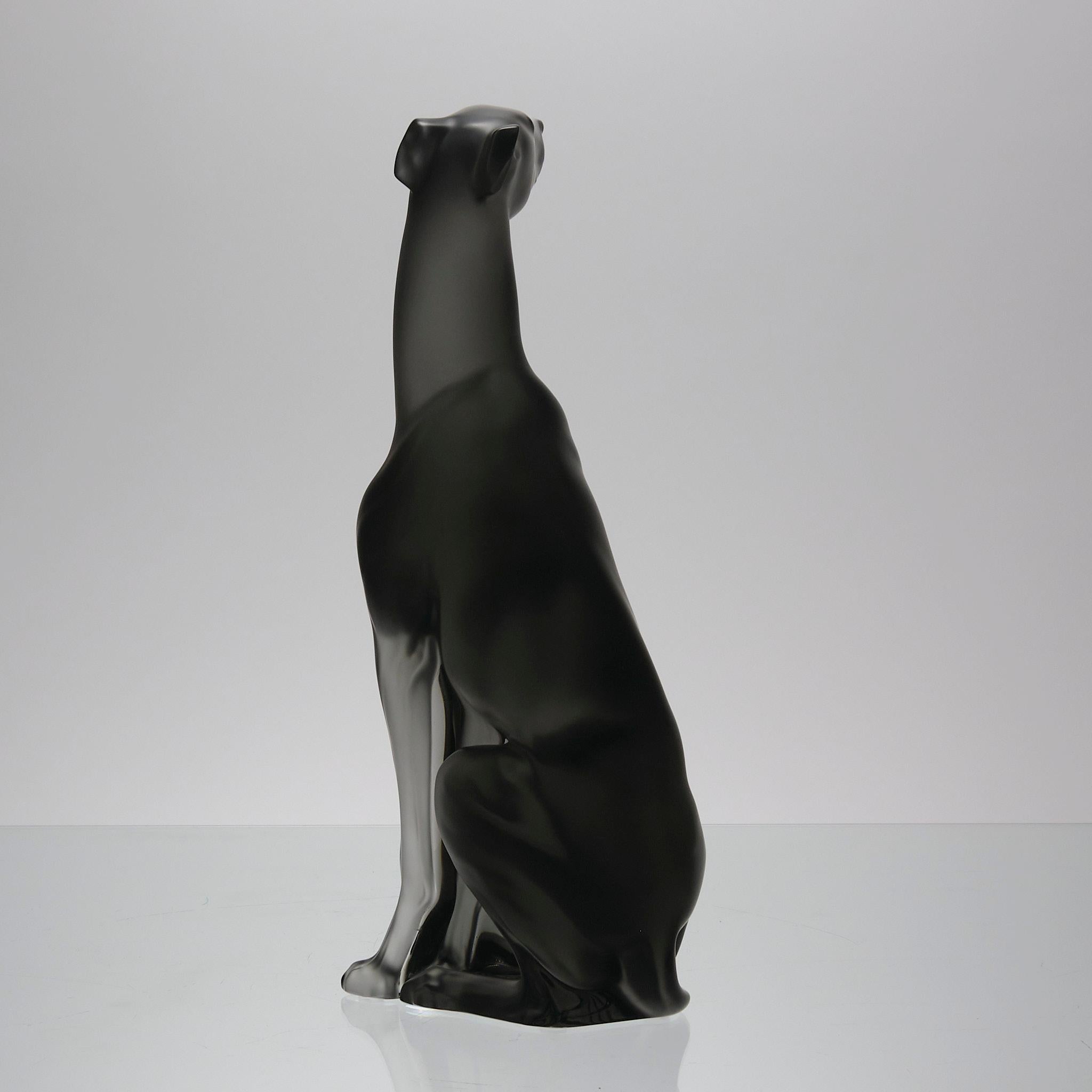 Verre Sculpture en verre de lévrier en édition limitée « Greyhound » de Lalique en vente