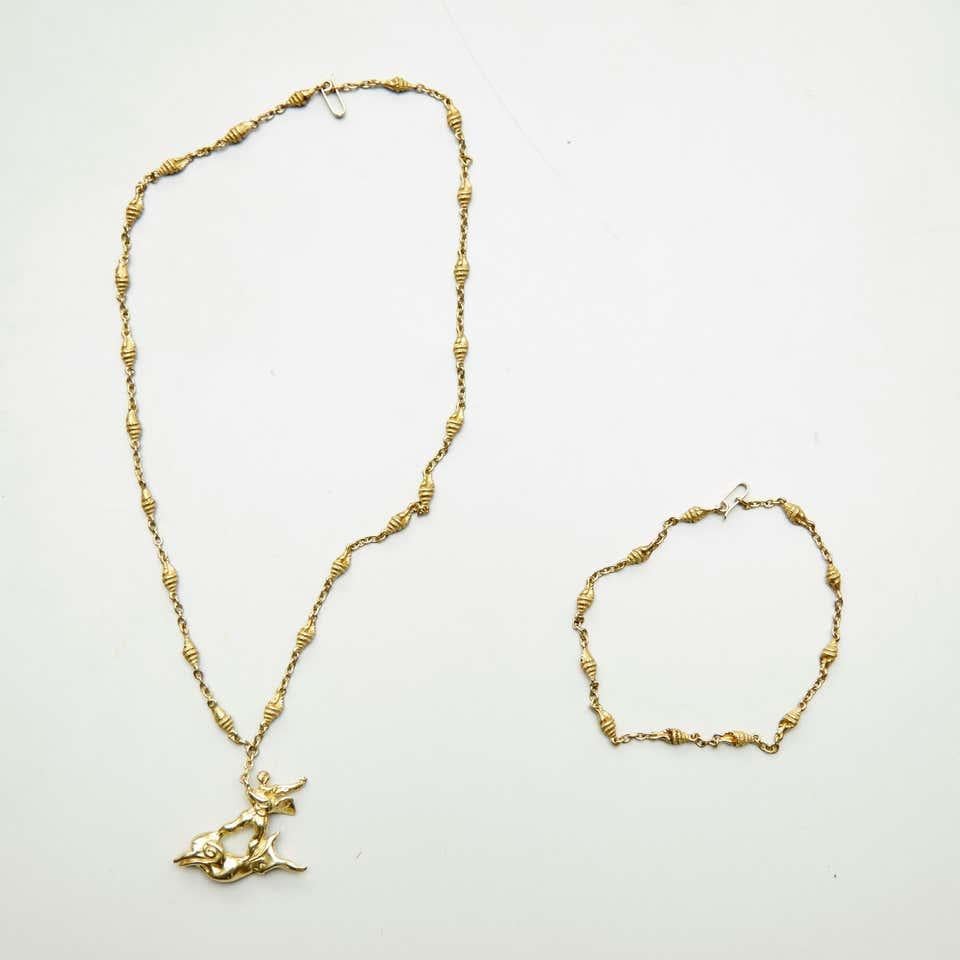 Limited Edition Dalí Gold Necklace and Bracelet 'The Man and the Dolphin' In Good Condition In Barcelona, Barcelona