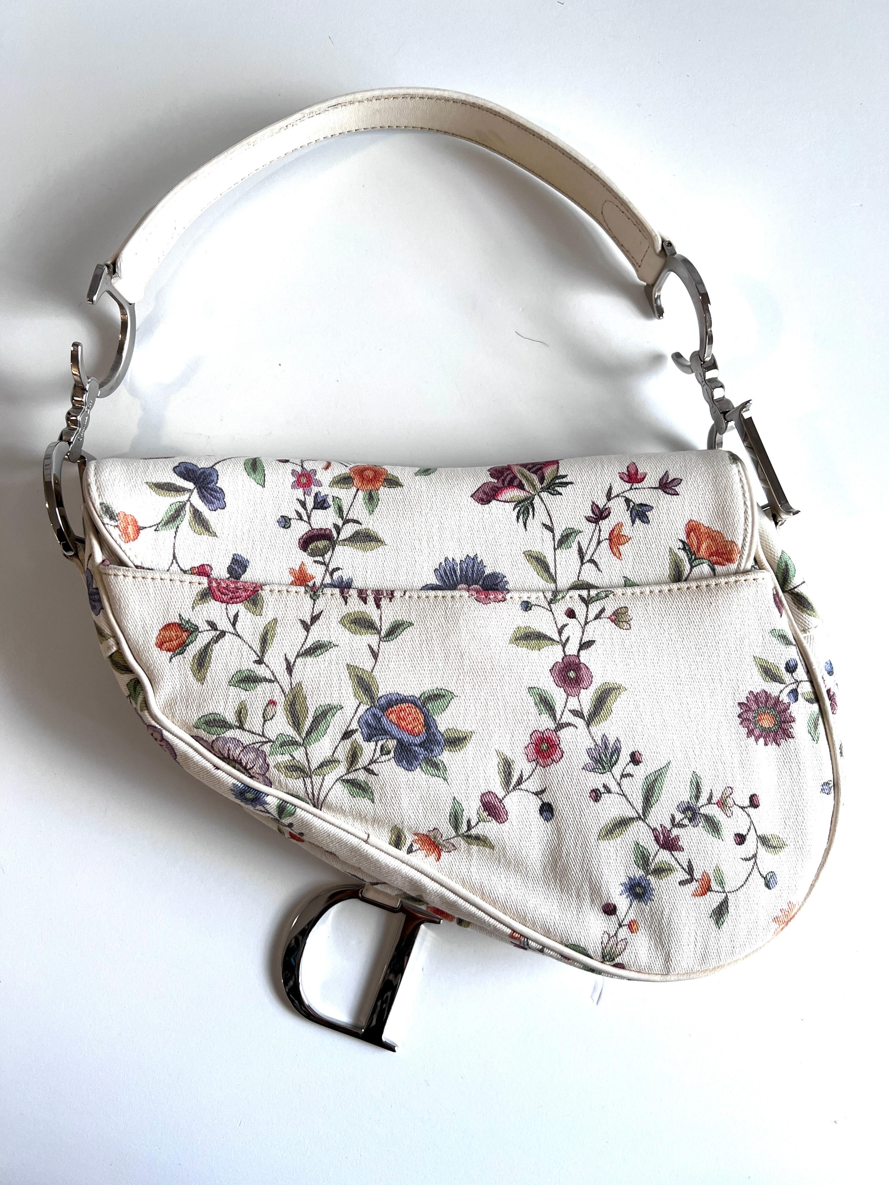 Limited edition Dior whtie floral print cava saddle bag In Good Condition In Aurora, IL