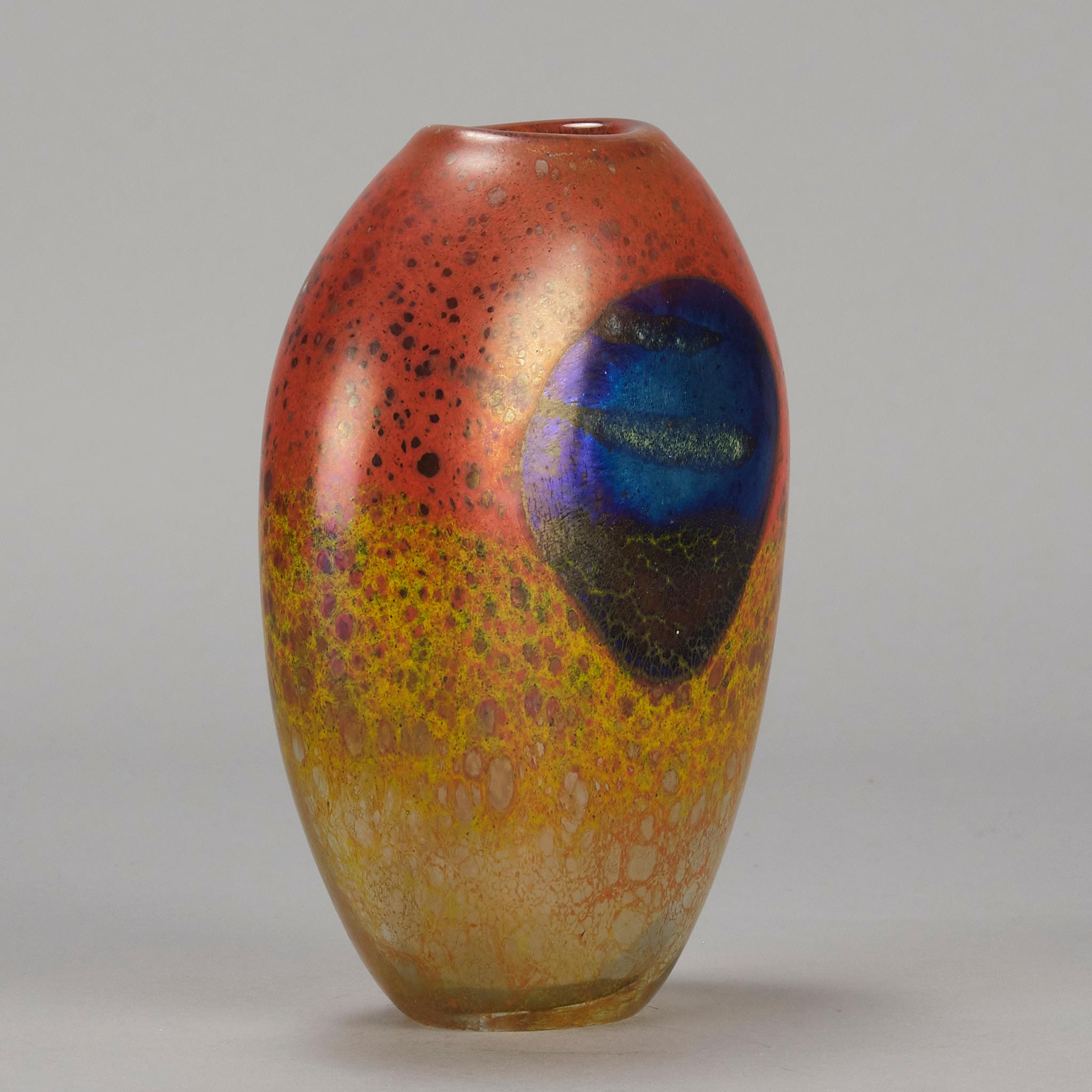 Inglese Vaso astratto di Norman Stuart Clark in edizione limitata dei primi del Novecento in vendita