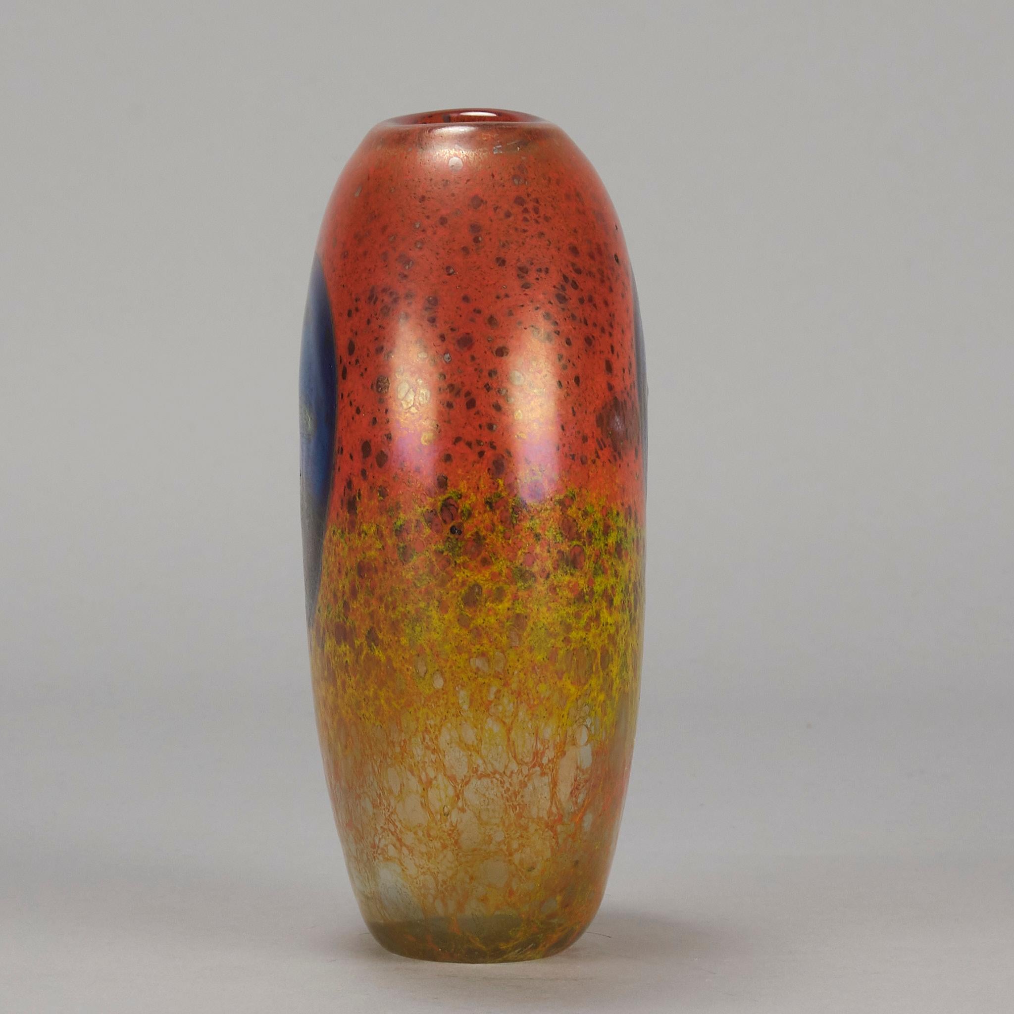 Vaso astratto di Norman Stuart Clark in edizione limitata dei primi del Novecento in vendita 1