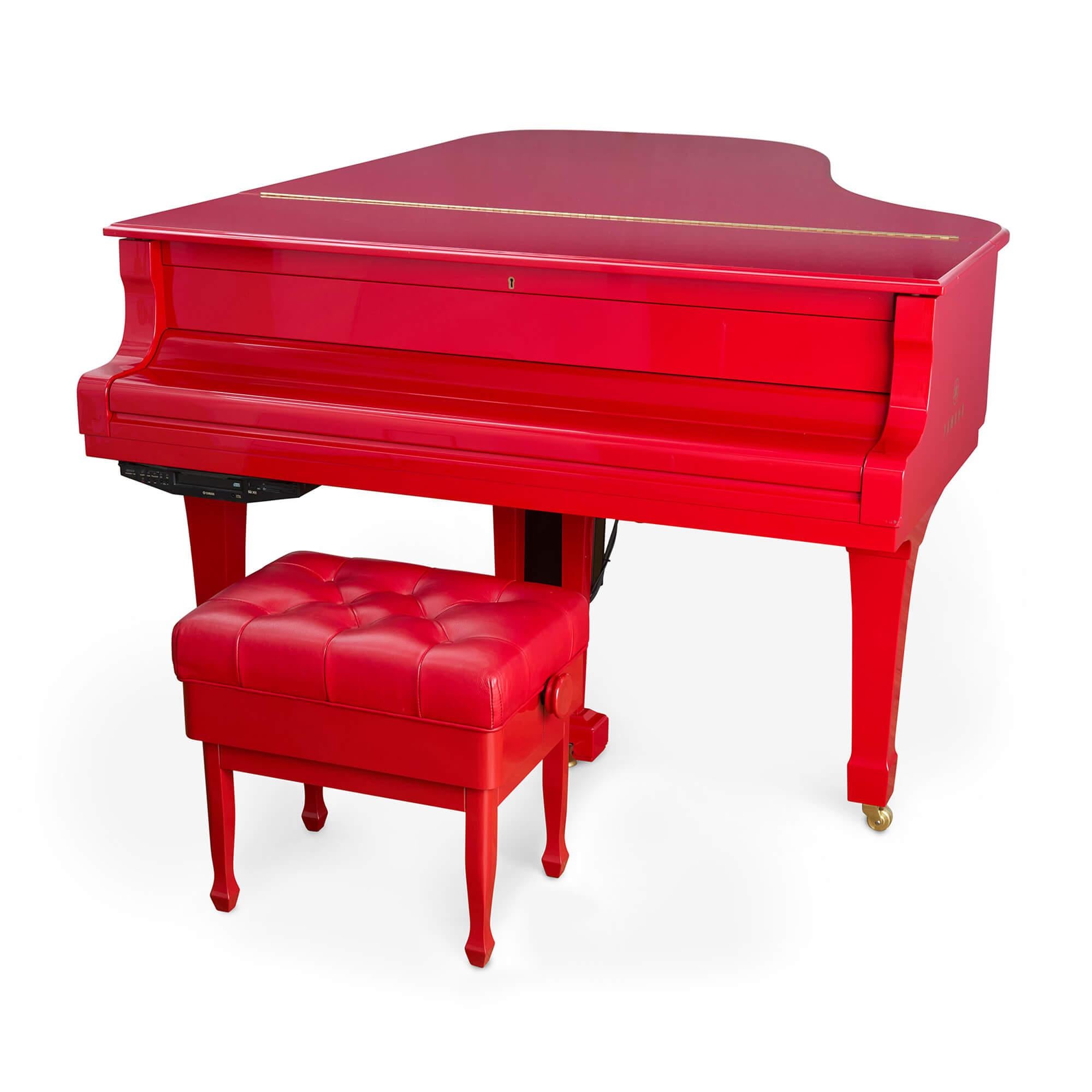 Edition limitée Iton John's Signature Series Red Piano Yamaha  
Japonais, 2005 
Piano : Hauteur 102cm, largeur 155cm, profondeur 213cm 
Tabouret : Hauteur 52cm, largeur 61cm, profondeur 41cm 

Pièce maîtresse d'un rouge éclatant, ce piano Yamaha en