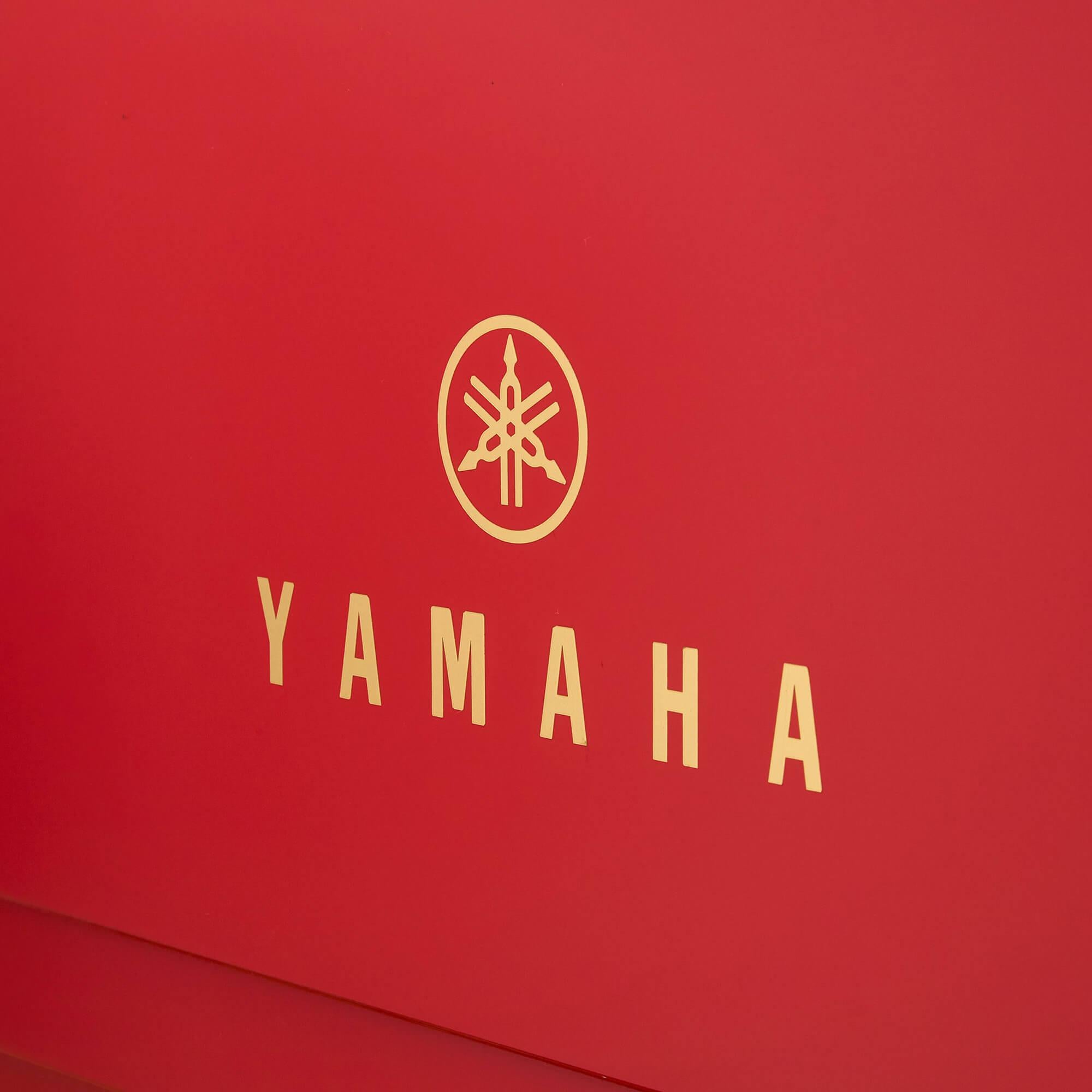 20ième siècle Edition limitée Iton John's Signature Series Red Piano Yamaha en vente