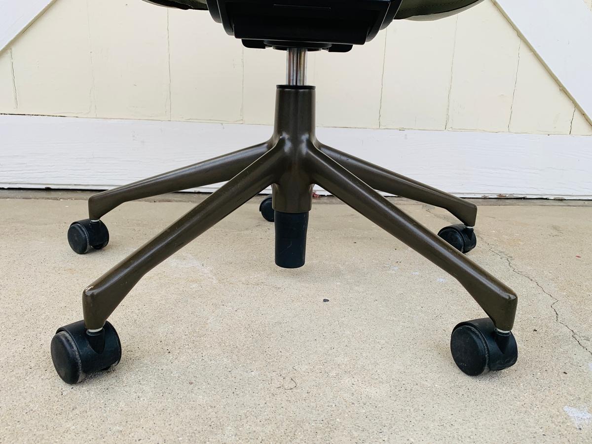 Limited Edition Figura Chair by Mario Bellini / Vitra In Good Condition In Los Angeles, CA