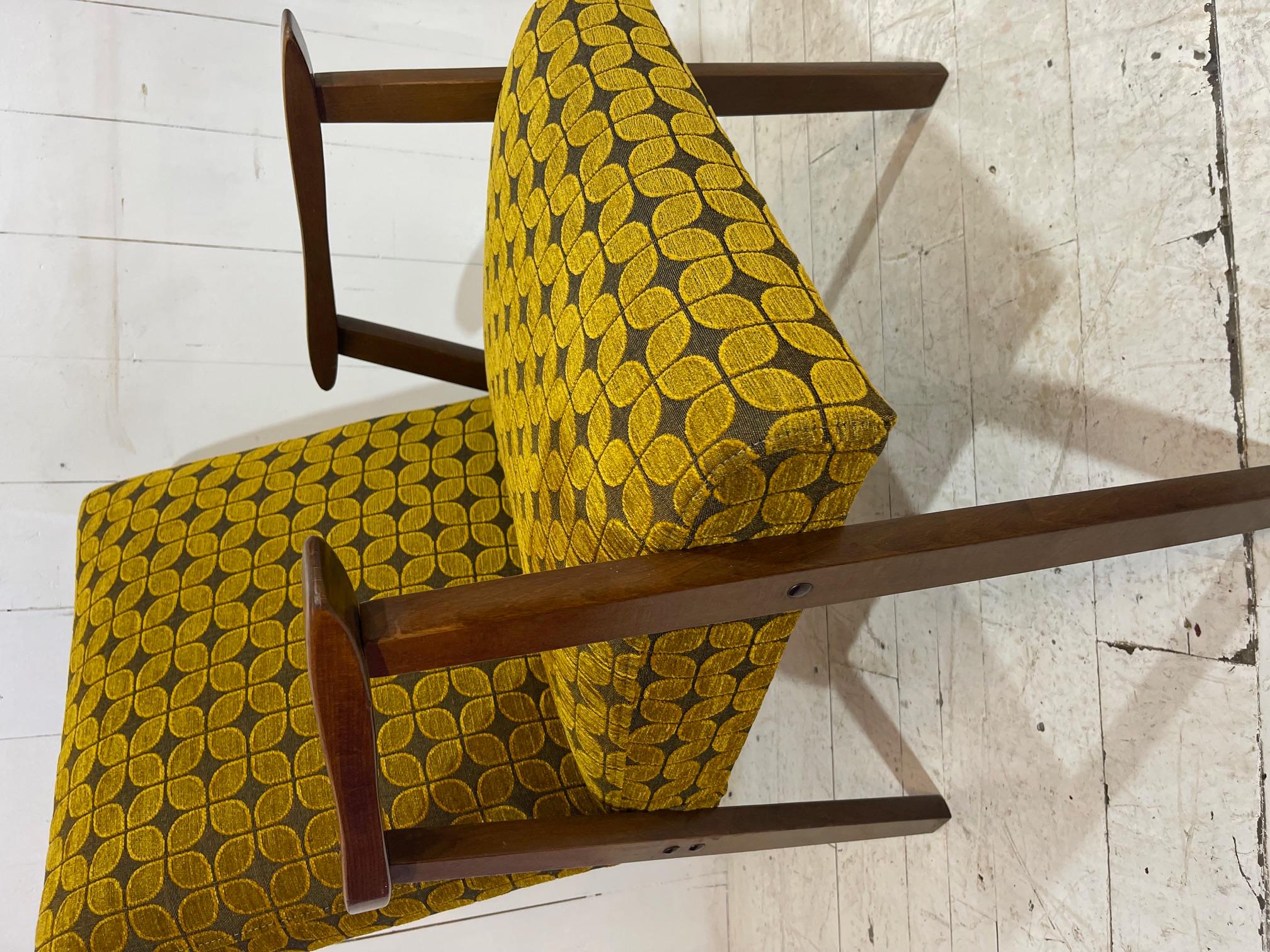 Deutscher Mid Century Lounge Chair 



Wir stellen Ihnen unsere neueste Ergänzung zu unserer Kollektion ikonischer Möbel aus der Mitte des Jahrhunderts vor - den einzigartigen German Mid Century Lounge Chair. Diese limitierte Auflage zeichnet sich