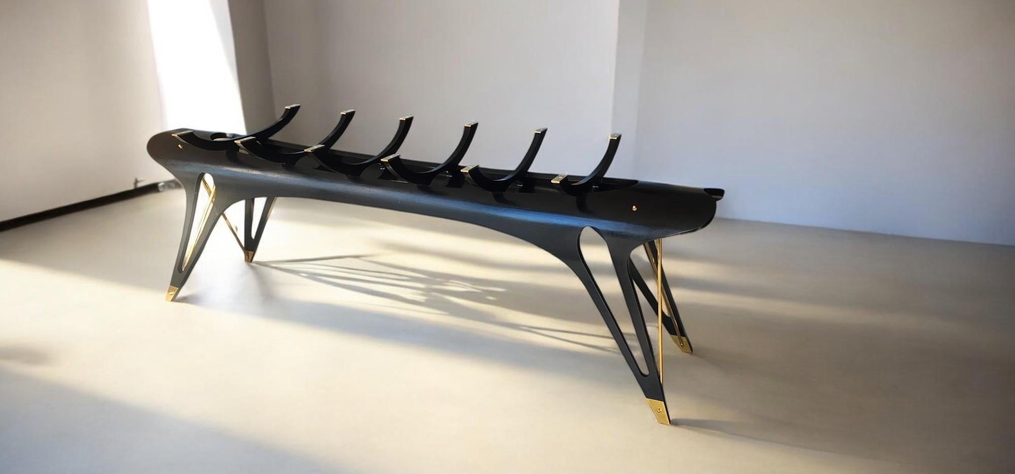 Moderne Table de table de table noire représentative italienne fabriquée à la main en édition limitée, 2024 en vente