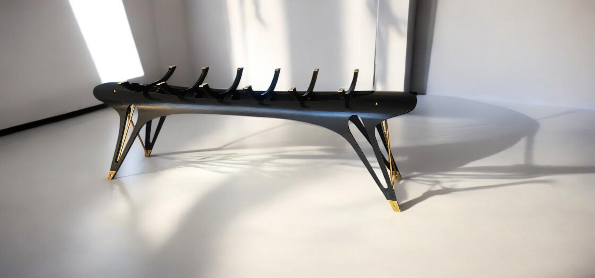 XXIe siècle et contemporain Table de table de table noire représentative italienne fabriquée à la main en édition limitée, 2024 en vente