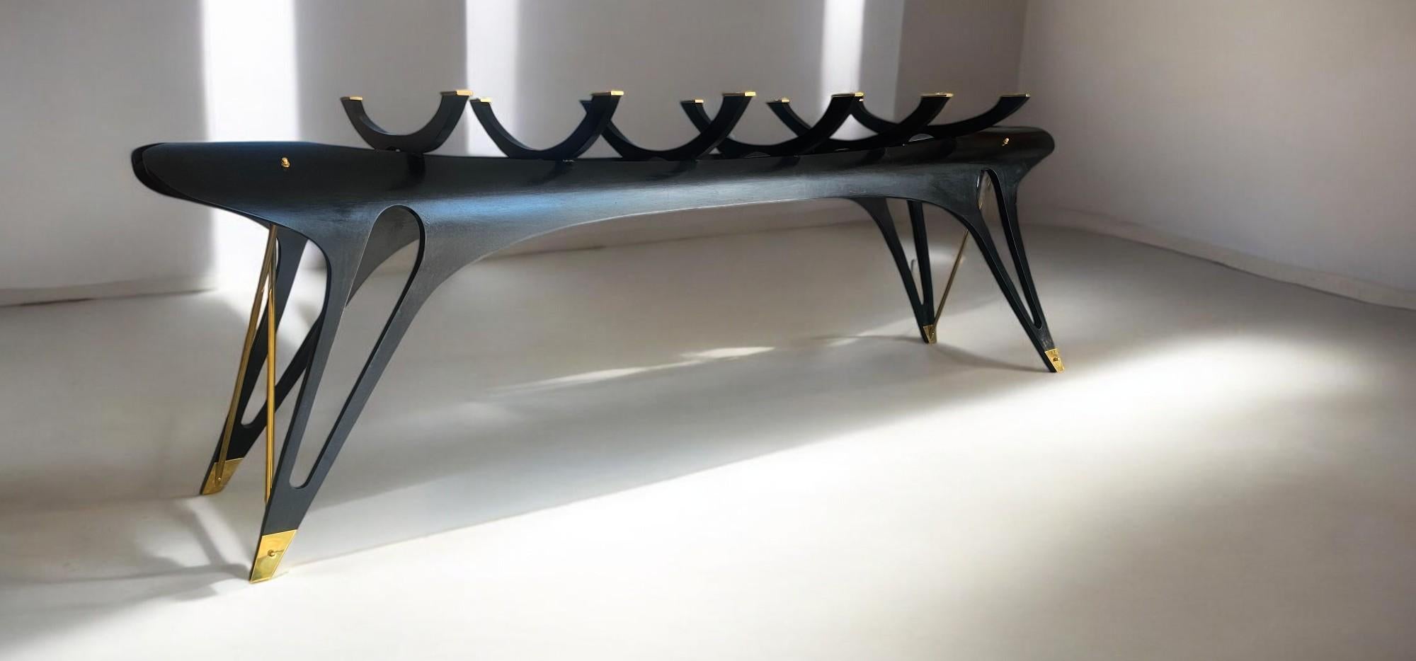 Table de table de table noire représentative italienne fabriquée à la main en édition limitée, 2024 en vente 1