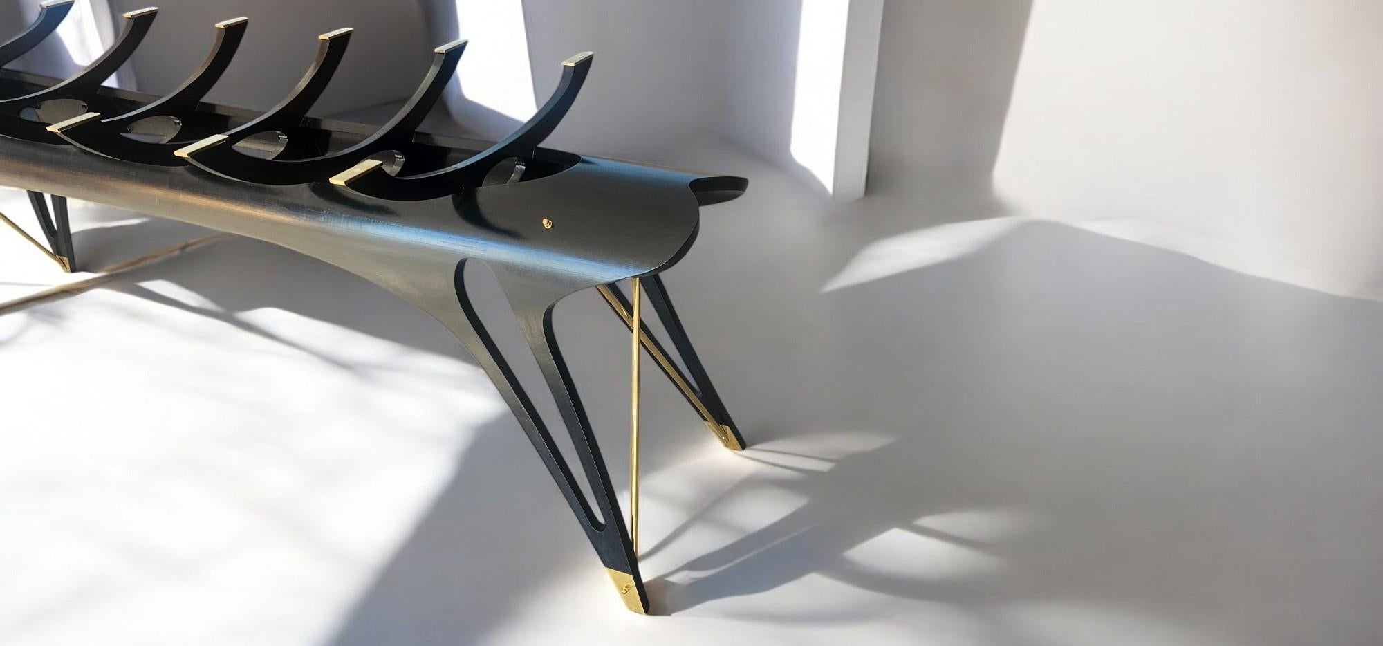 Table de table de table noire représentative italienne fabriquée à la main en édition limitée, 2024 en vente 4