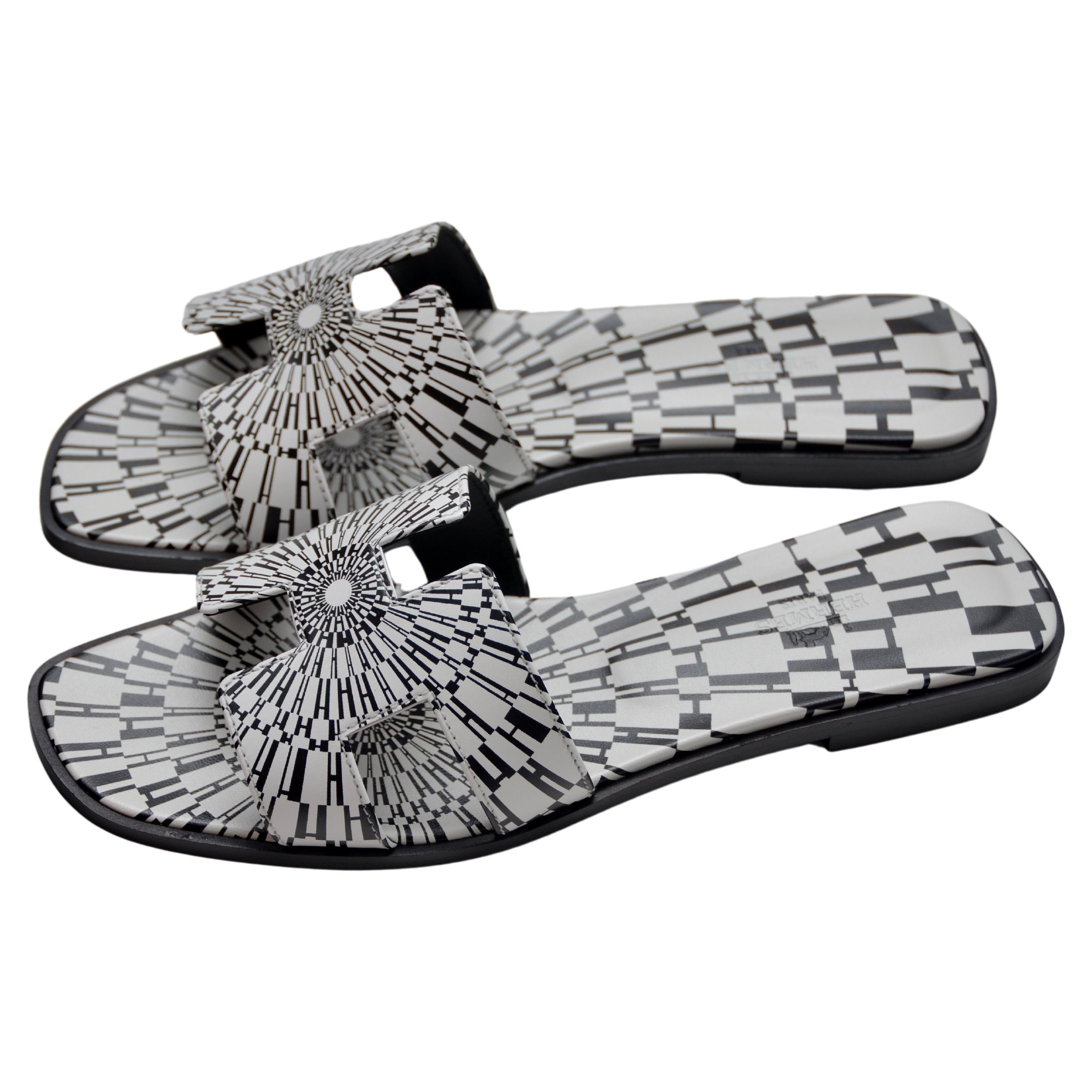 Limited Edition Hermes Oran Sandals  "Op'H" Print NEW  Size 39 For Sale