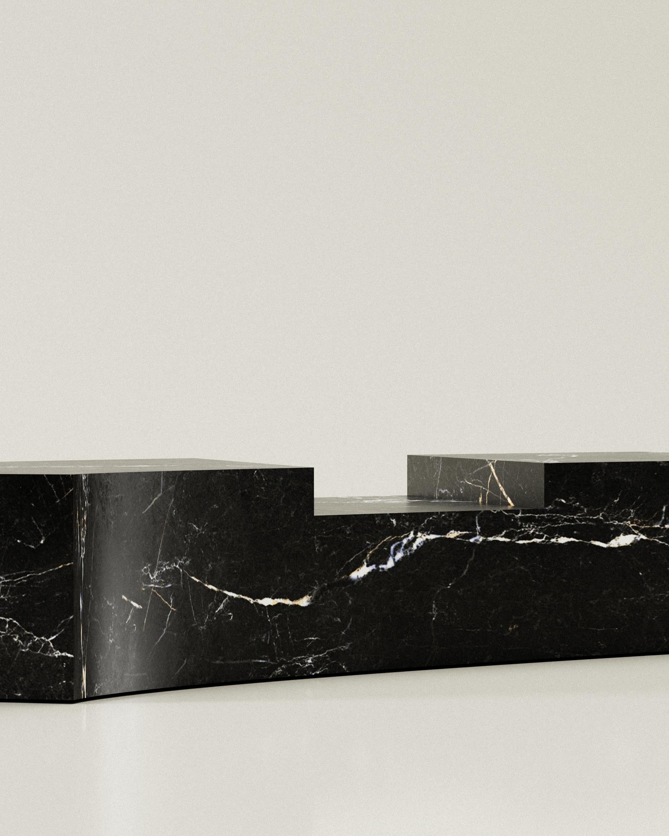 Mesa de centro Kufe de edición limitada en mármol negro de Justus Knut Schomann Posmoderno en venta