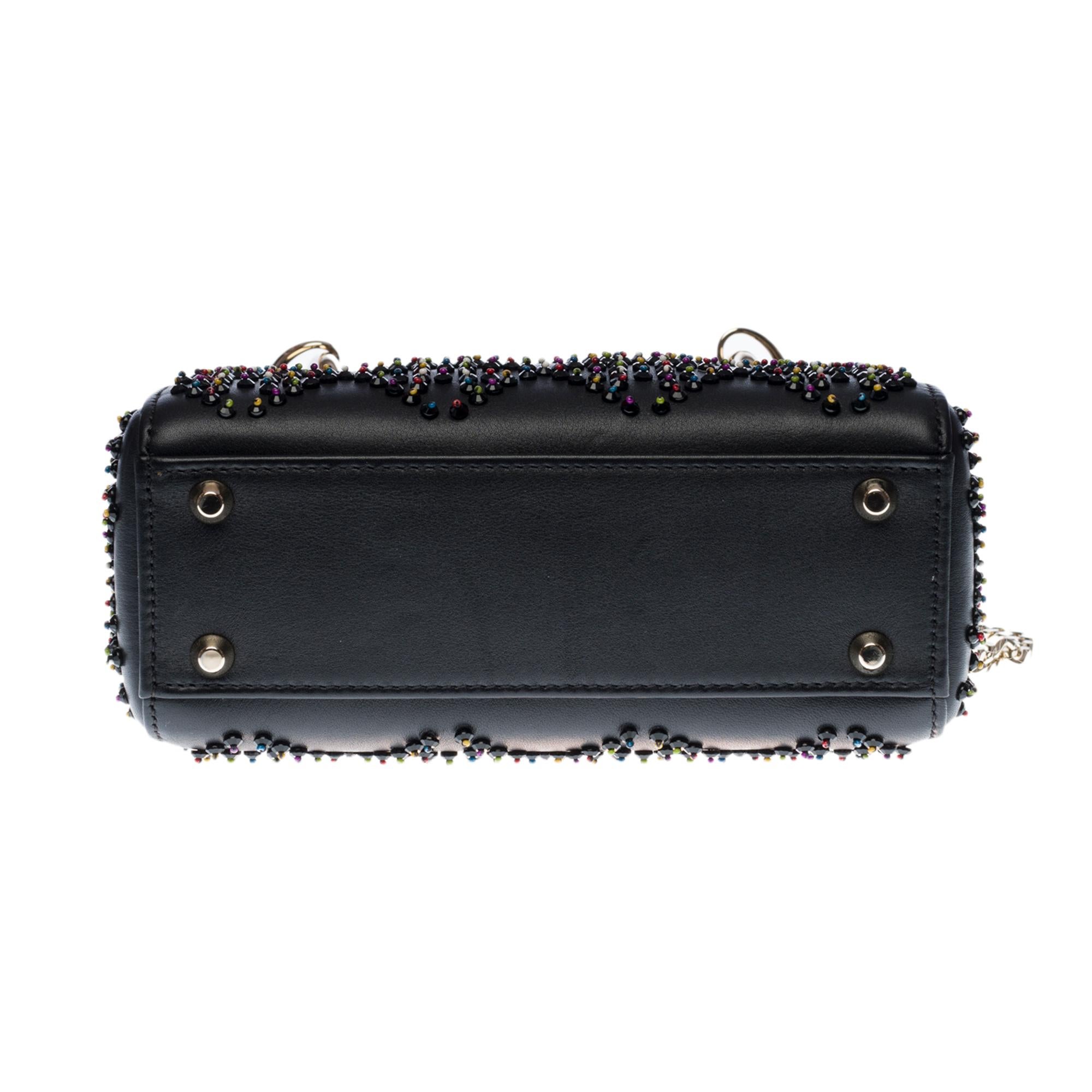 Limitierte Auflage Lady Dior Mini aus schwarzem Lammleder, bestickt mit Perlen 5