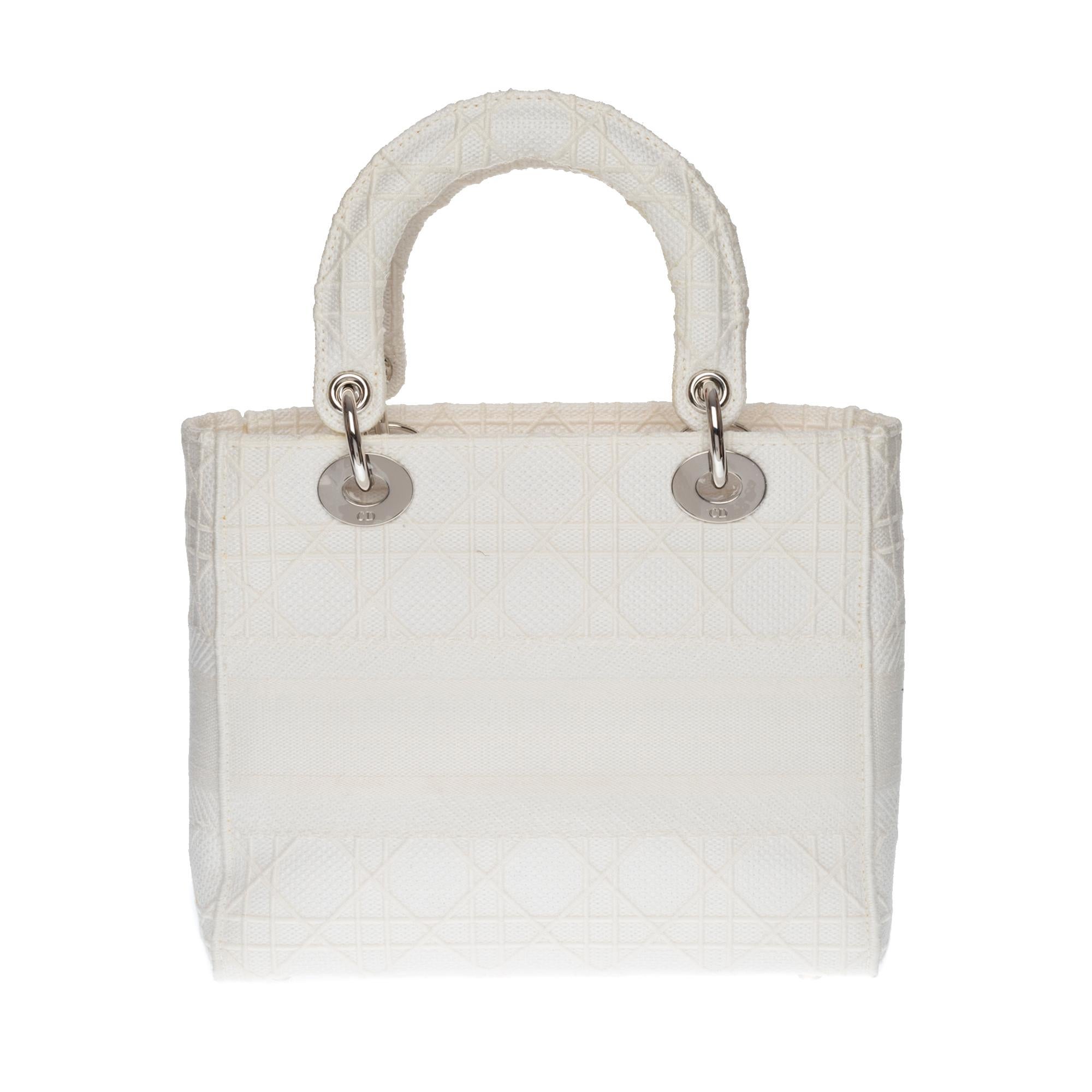 The Lady D-Lite bag perfectly embodies Dior’s vision of elegance and beauty. Refined and feminine, this creation is entirely embroidered with the off-white Cannage motif and enhanced with the CHRISTIAN DIOR signature on the front. The D.I.O.R.