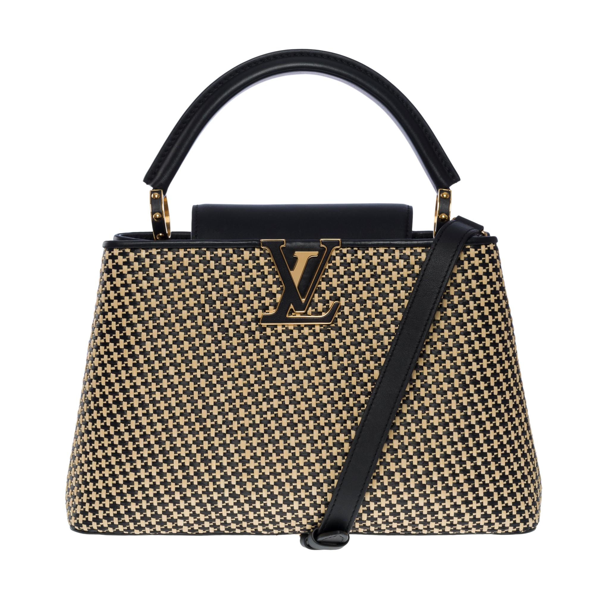 Ultra Exclusive- limited edition Capucines Raffia

This Capucines MM limited edition handbag strap is made of raffia braided with leather to create an elegant and refined silhouette. The smooth cow leather on the handle and strap perfectly