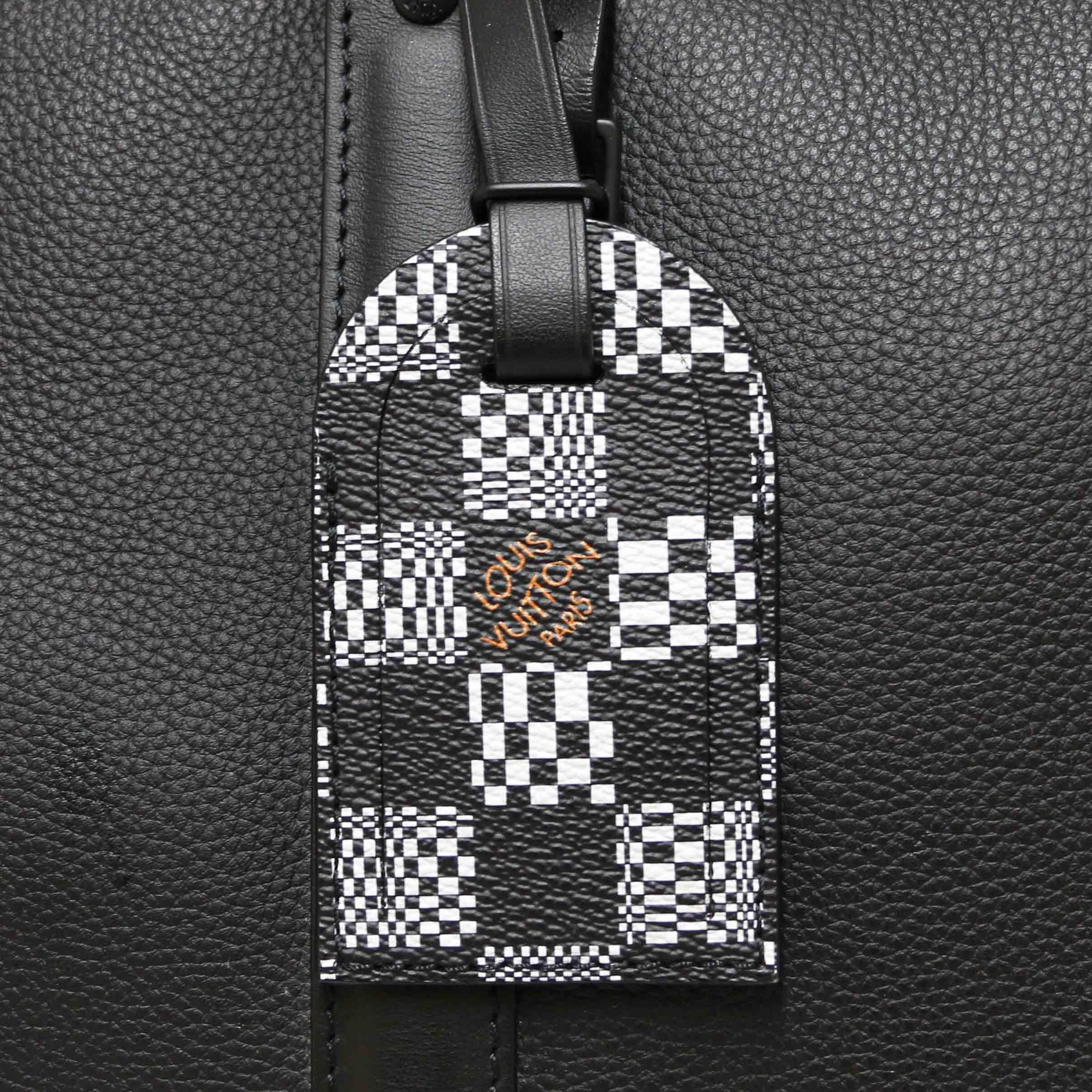 Limited edition : Louis Vuitton Keepall 40 Black City For Sale 7