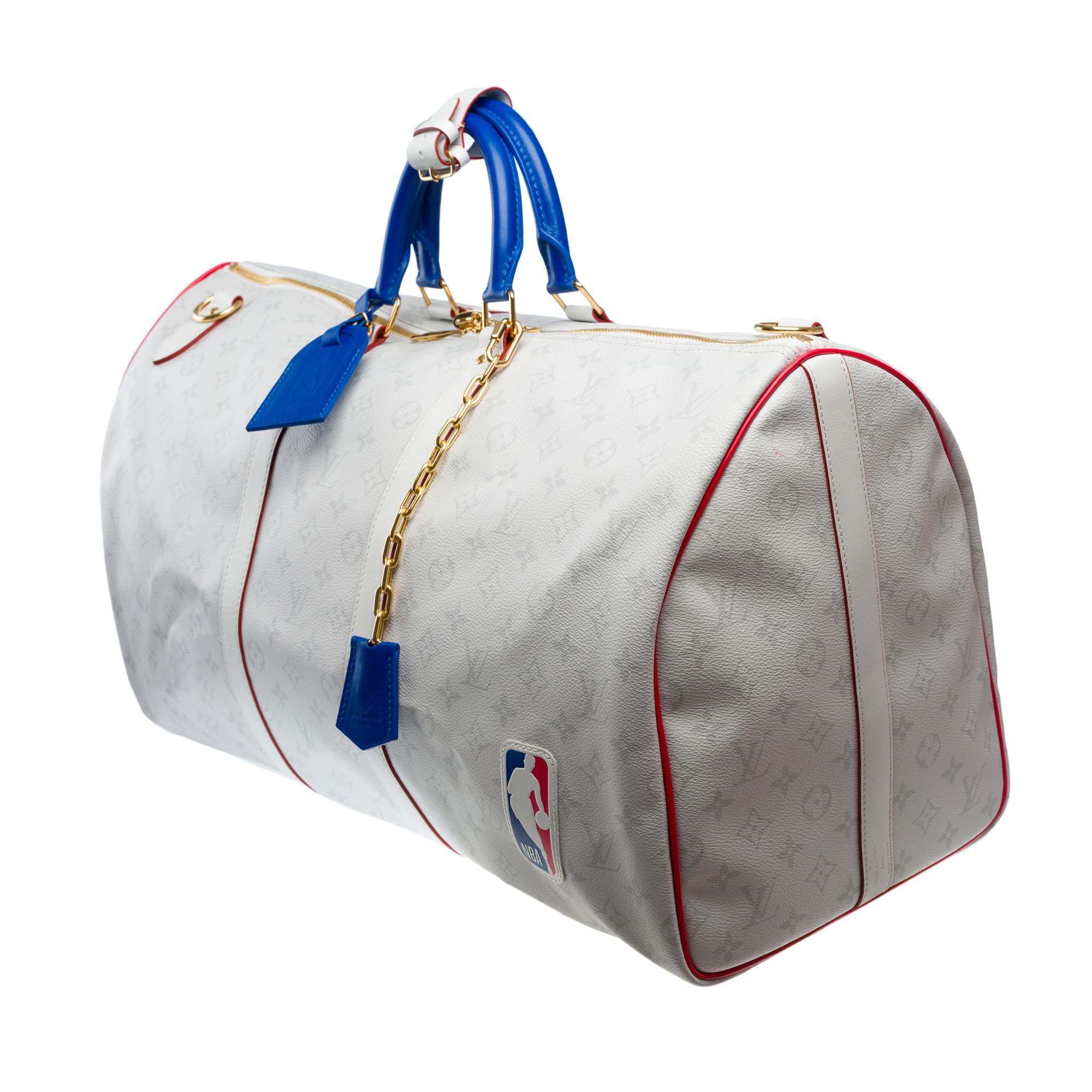 Limited edition Louis Vuitton Keepall 55 x NBA Travel bag in white leather, GHW In Excellent Condition In Paris, IDF
