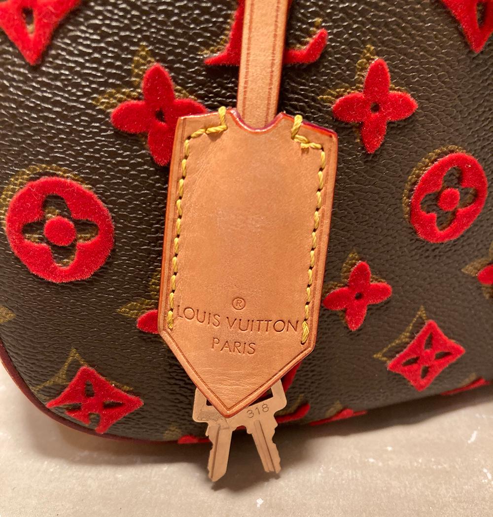 Edición limitada del bolso cubo Louis Vuitton Rouge Monogram Tuffetage Deauville 2