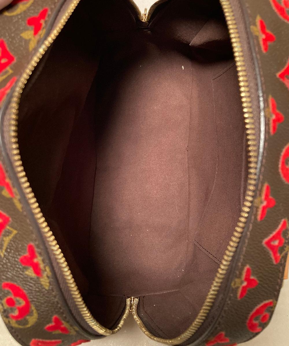 Edición limitada del bolso cubo Louis Vuitton Rouge Monogram Tuffetage Deauville 3