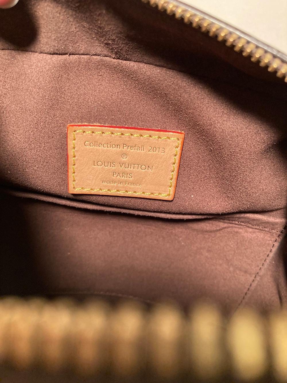Edición limitada del bolso cubo Louis Vuitton Rouge Monogram Tuffetage Deauville 4