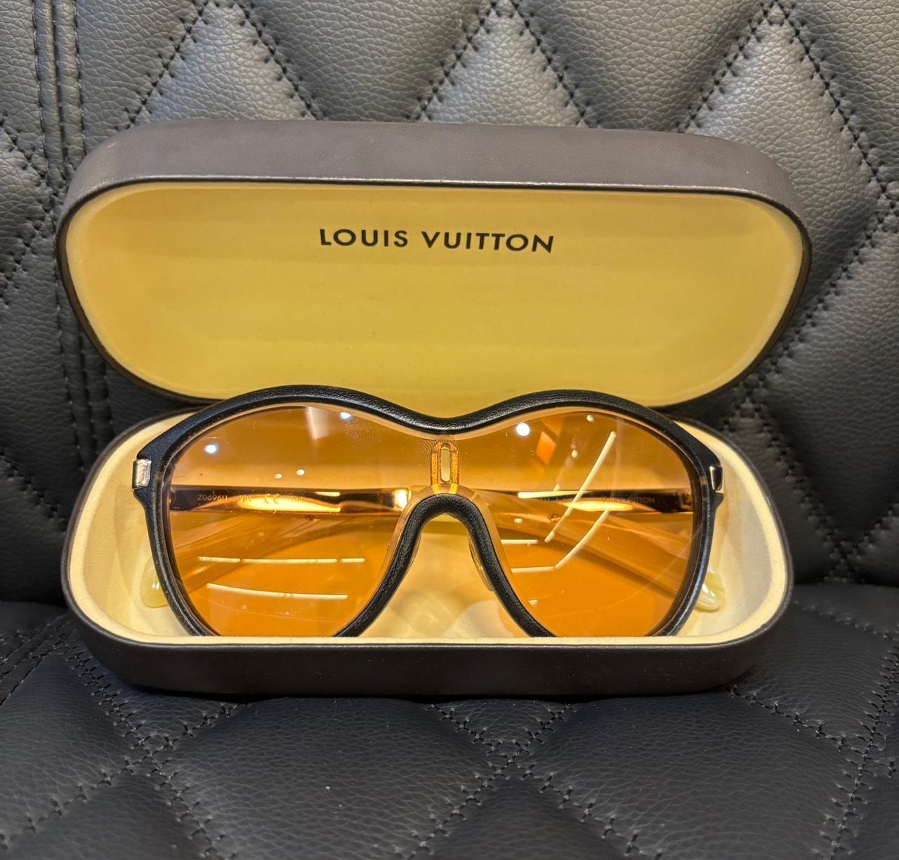 De las mujeres Limited Edition Louis Vuitton Shield Sunglasses en venta