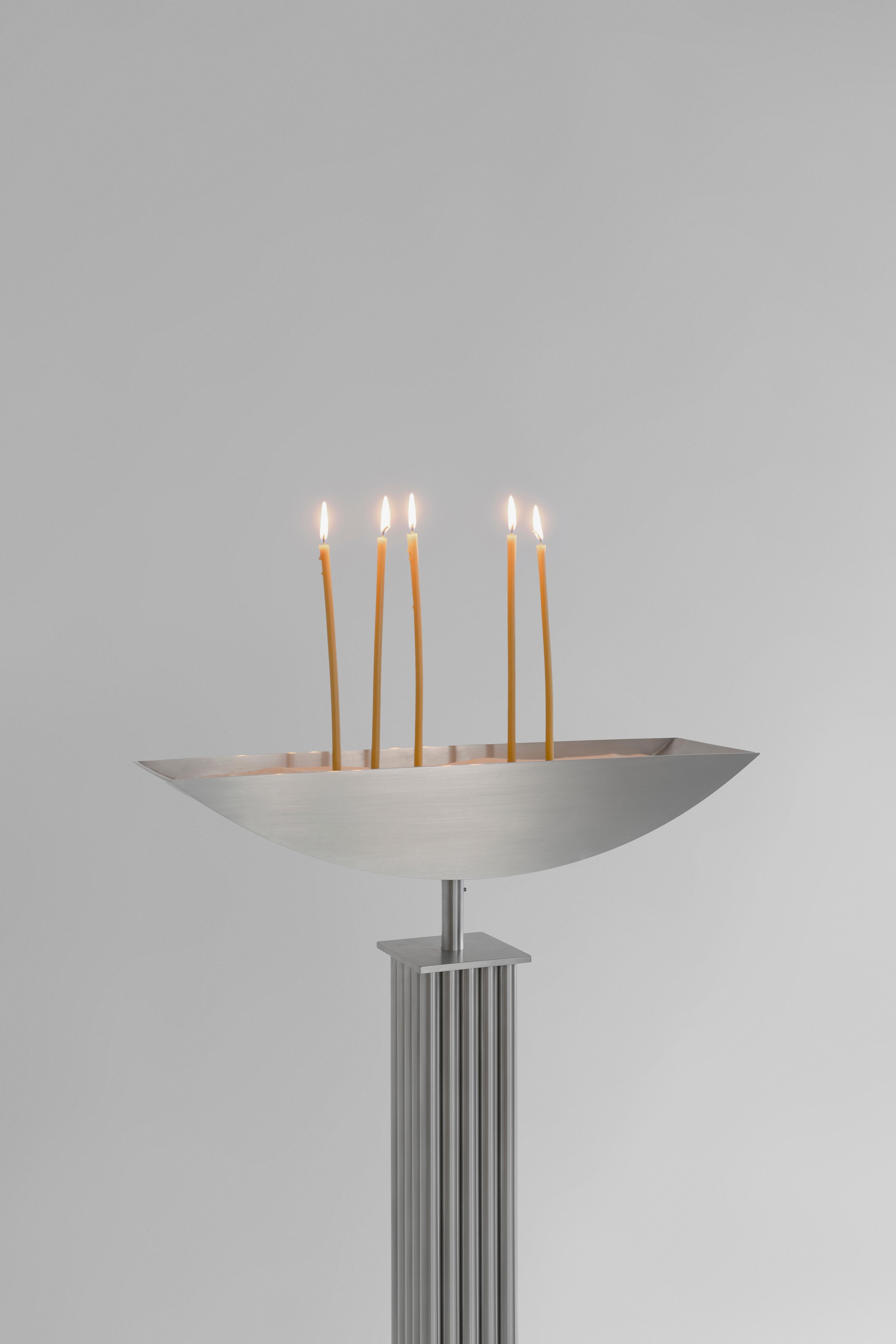 Limitierte Auflage des Lux Æterna Kerzenhalters aus Edelstahl von sashaxsasha (Französisch) im Angebot