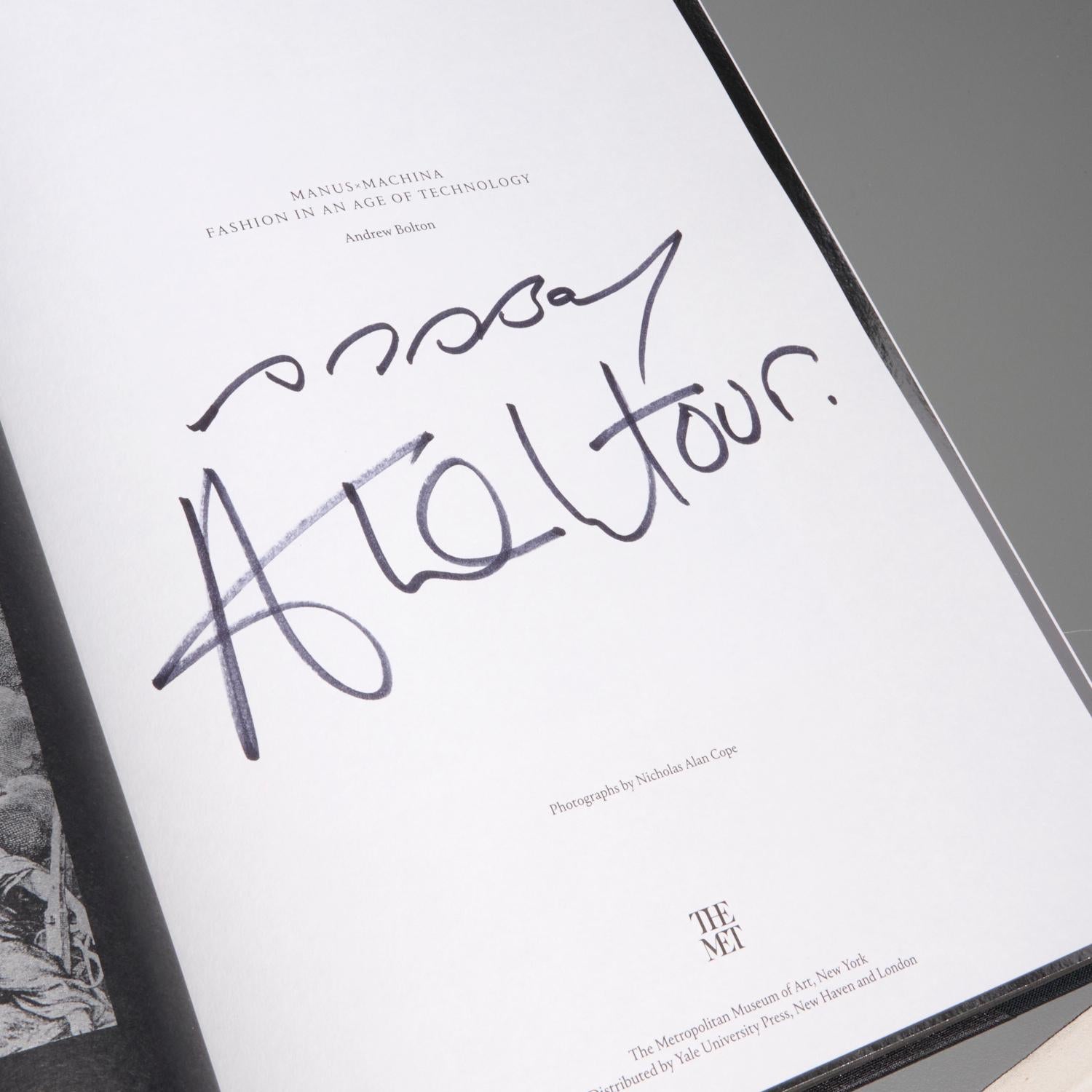Limited Edition Manus x Machina Signed by Anna Wintour - Iris Apfel Collection In Good Condition For Sale In Morristown, NJ
