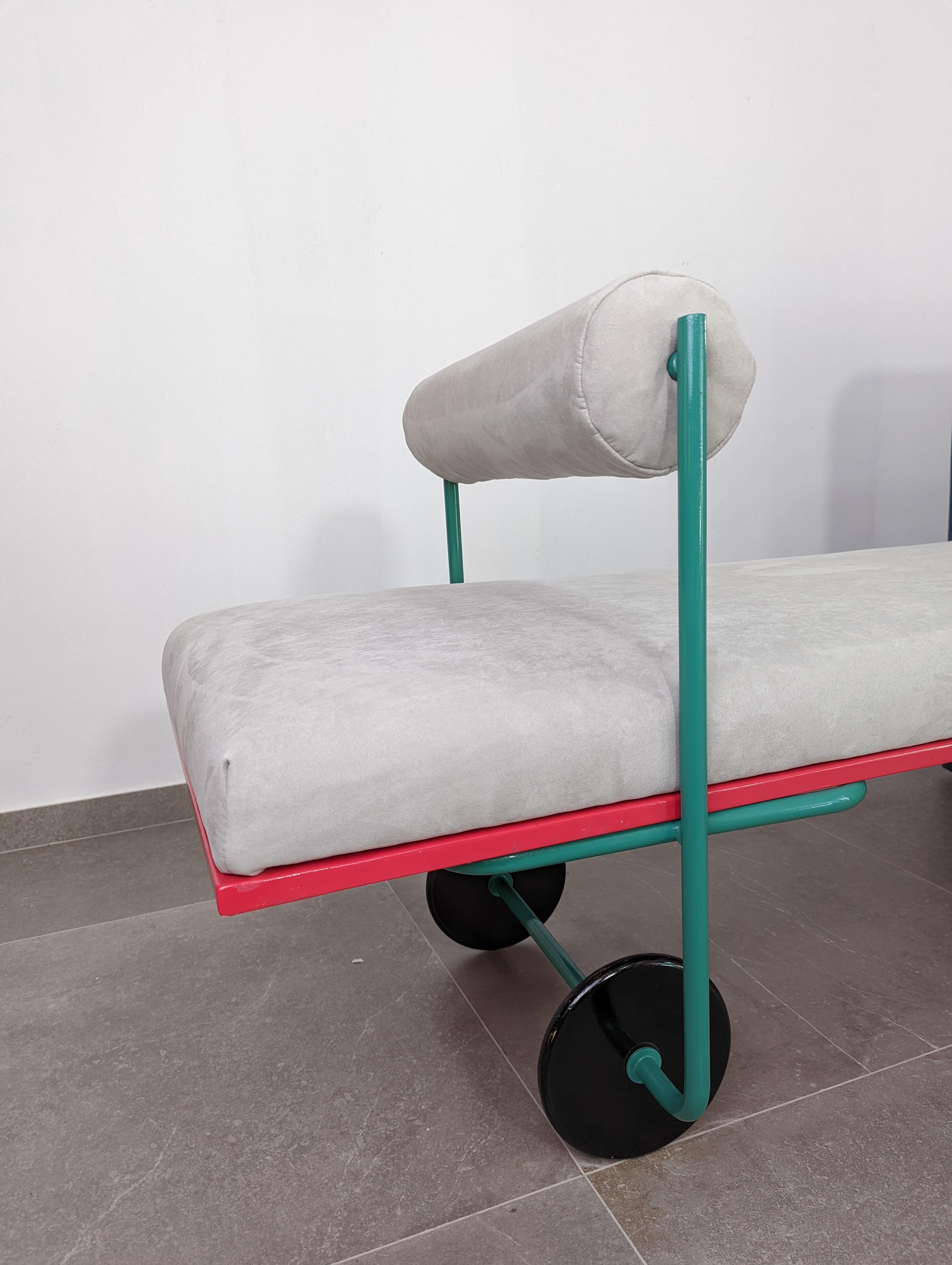 Canapé Memphis Milano Century par Andrea Branzi, 1982 10