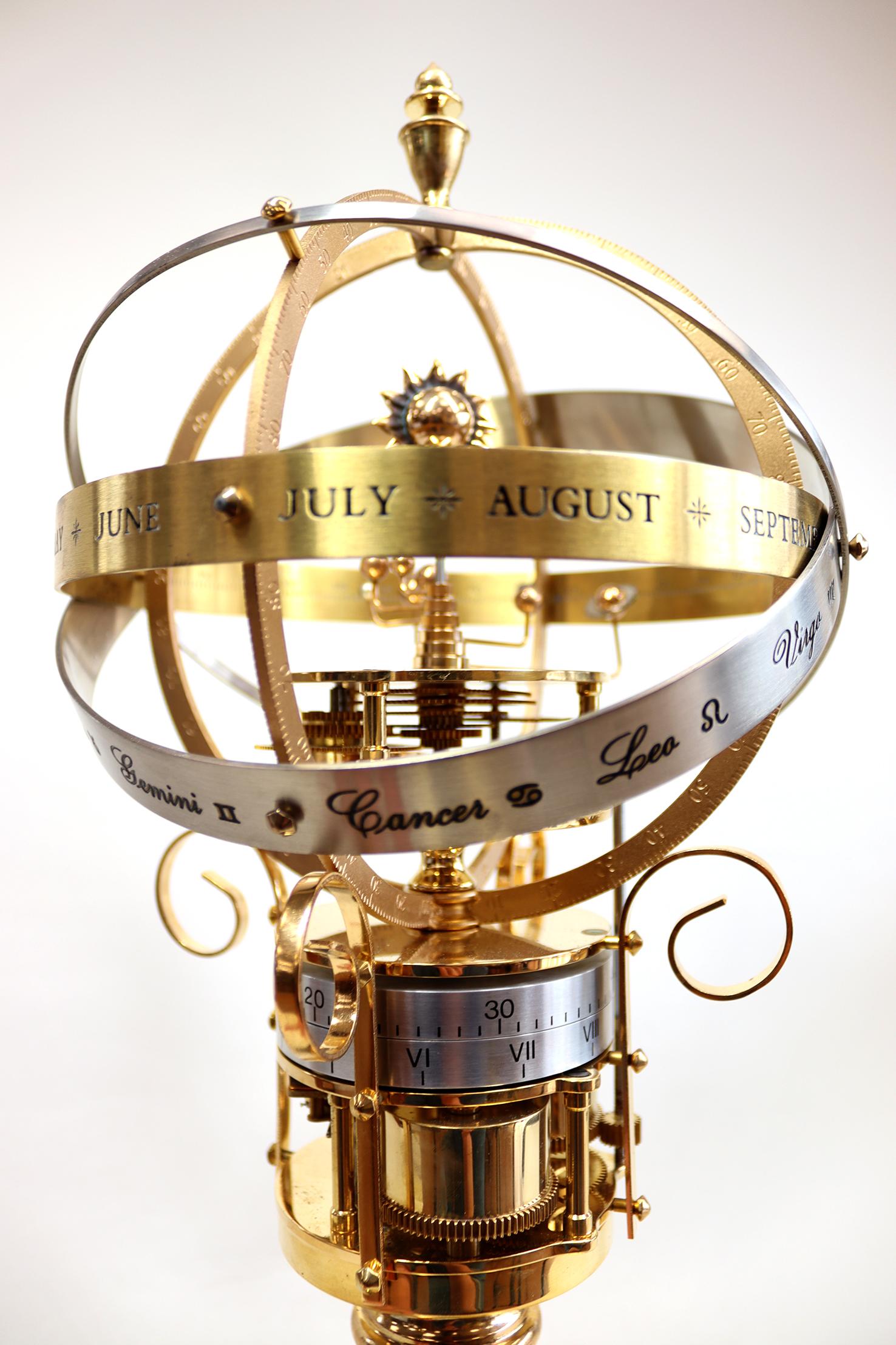 Orrery-Uhr aus der Mitte des Jahrhunderts von Devon Clocks, limitierte Auflage (Messing) im Angebot