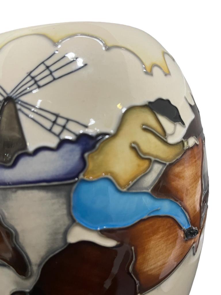 LIMITED Edition  MOORCROFT Art Pottery Vase designed by Kerry Goodwin BOXED For Sale 1