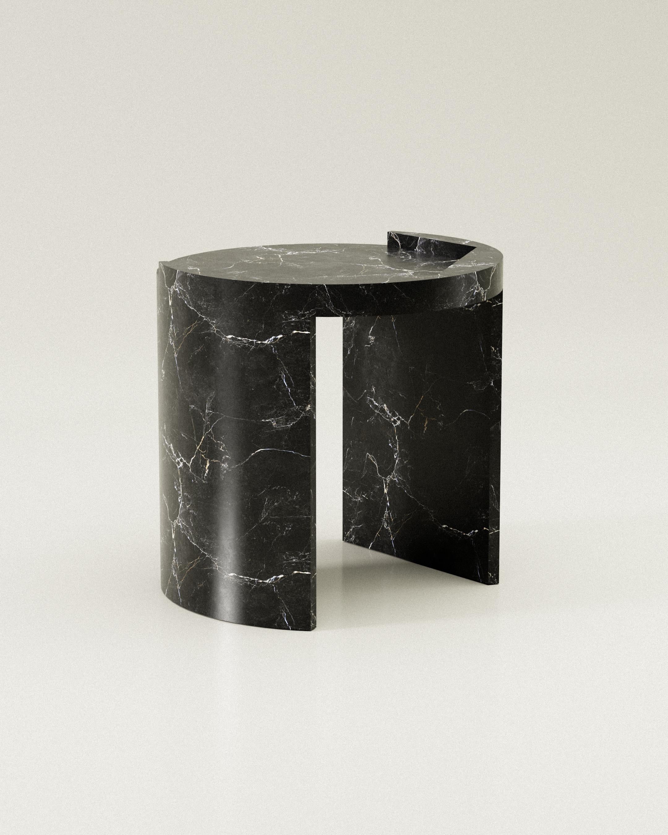 XXI secolo e contemporaneo Sgabello NullZwei in edizione limitata in marmo nero di Justus Knut Schomann in vendita